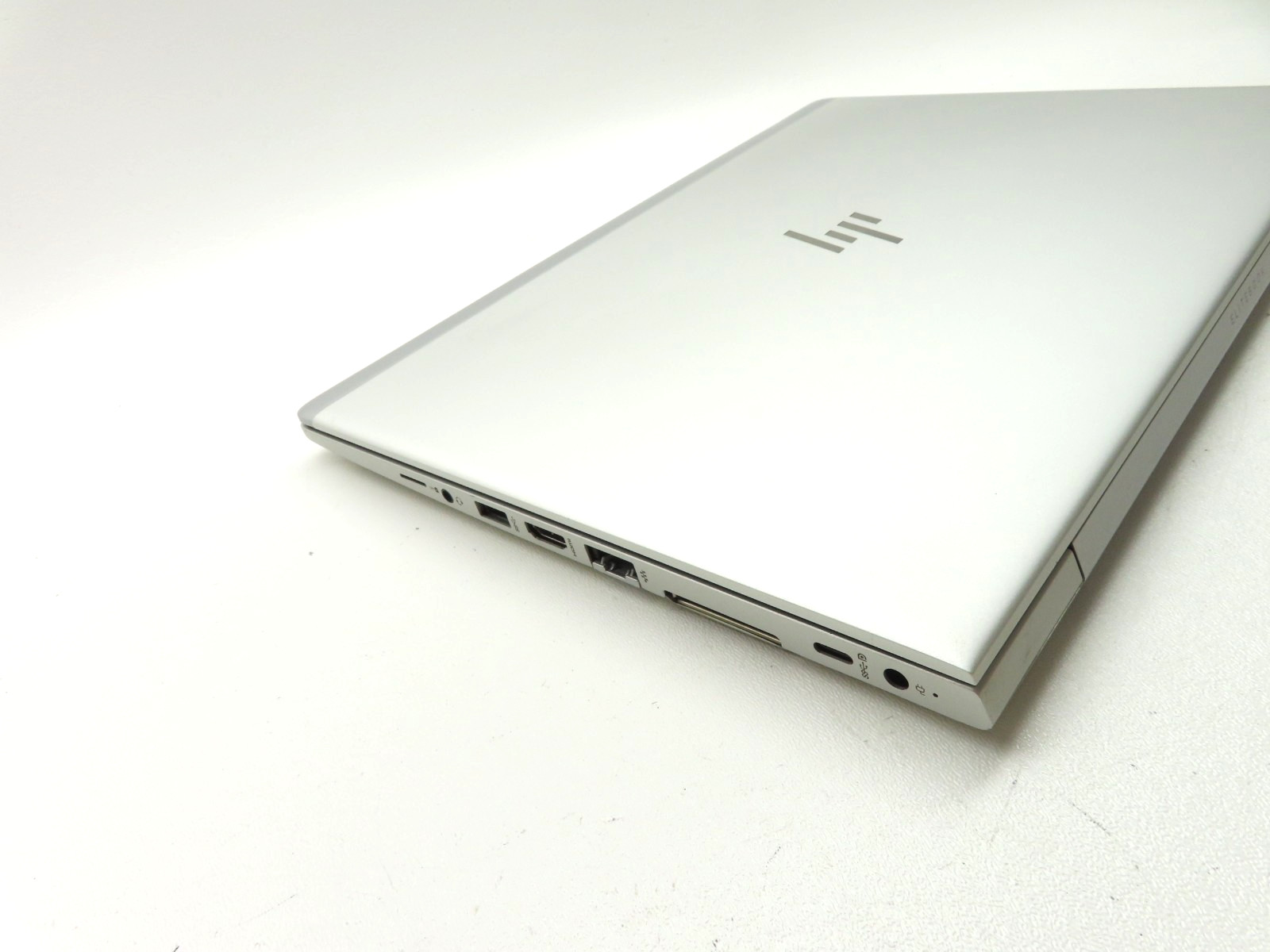 HP EliteBook 745 G5 14″ AMD Ryzen 7 Pro 2700U 2.2GHz 16GB RAM 256GB SSD