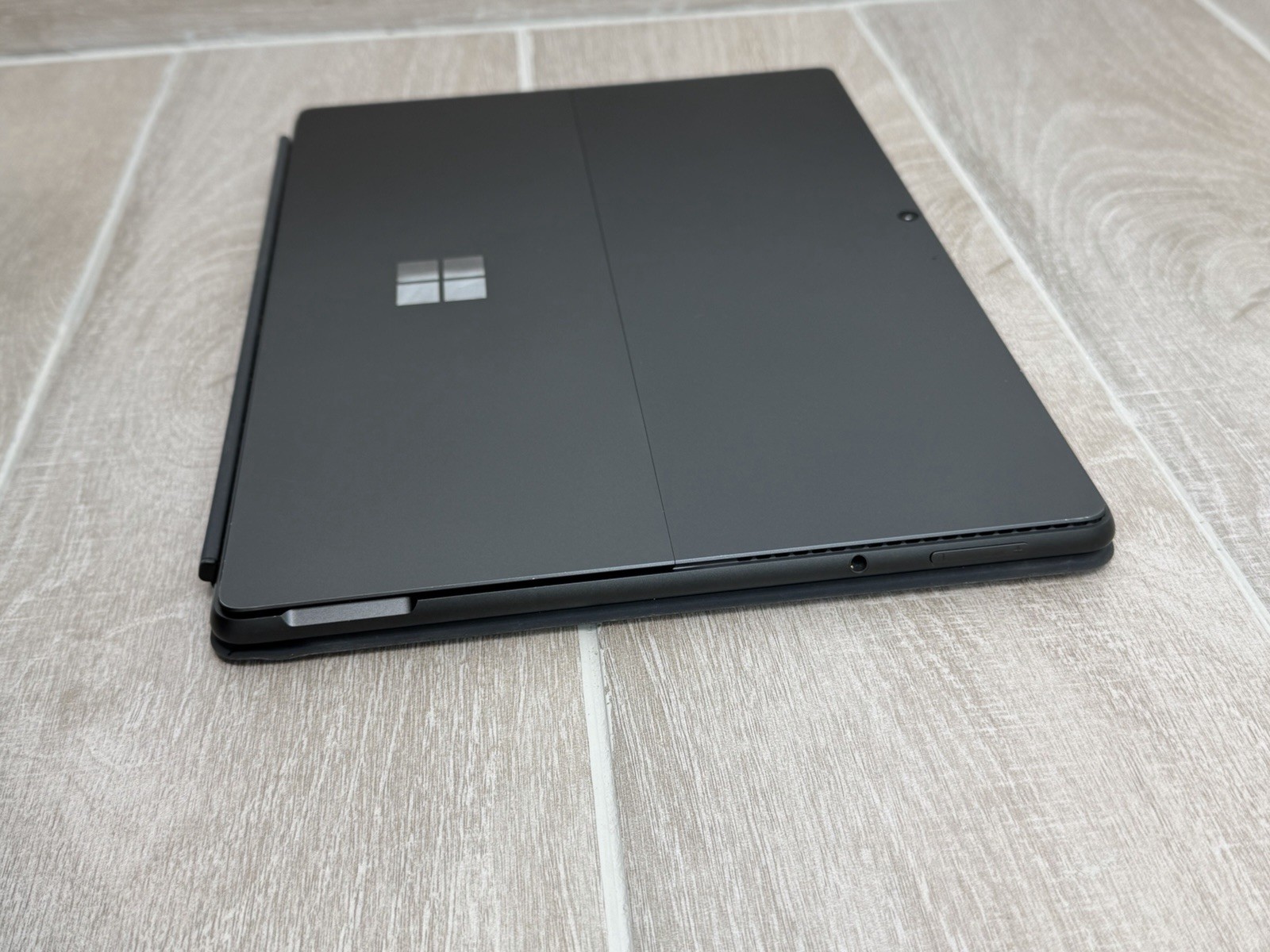 Microsoft Surface Pro 8 13″ Touch Intel Core i5-1135G7 8GB RAM 256GB SSD