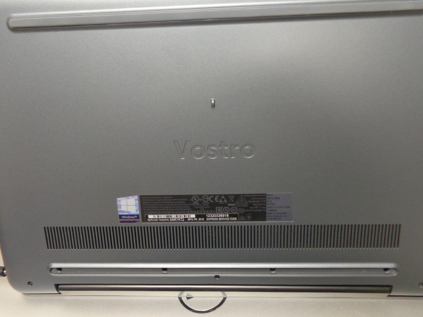 Dell Vostro 5581 i7-8565U 1.8GHz 15.5″ FHD 8GB 256SSD Windows 11 PRO