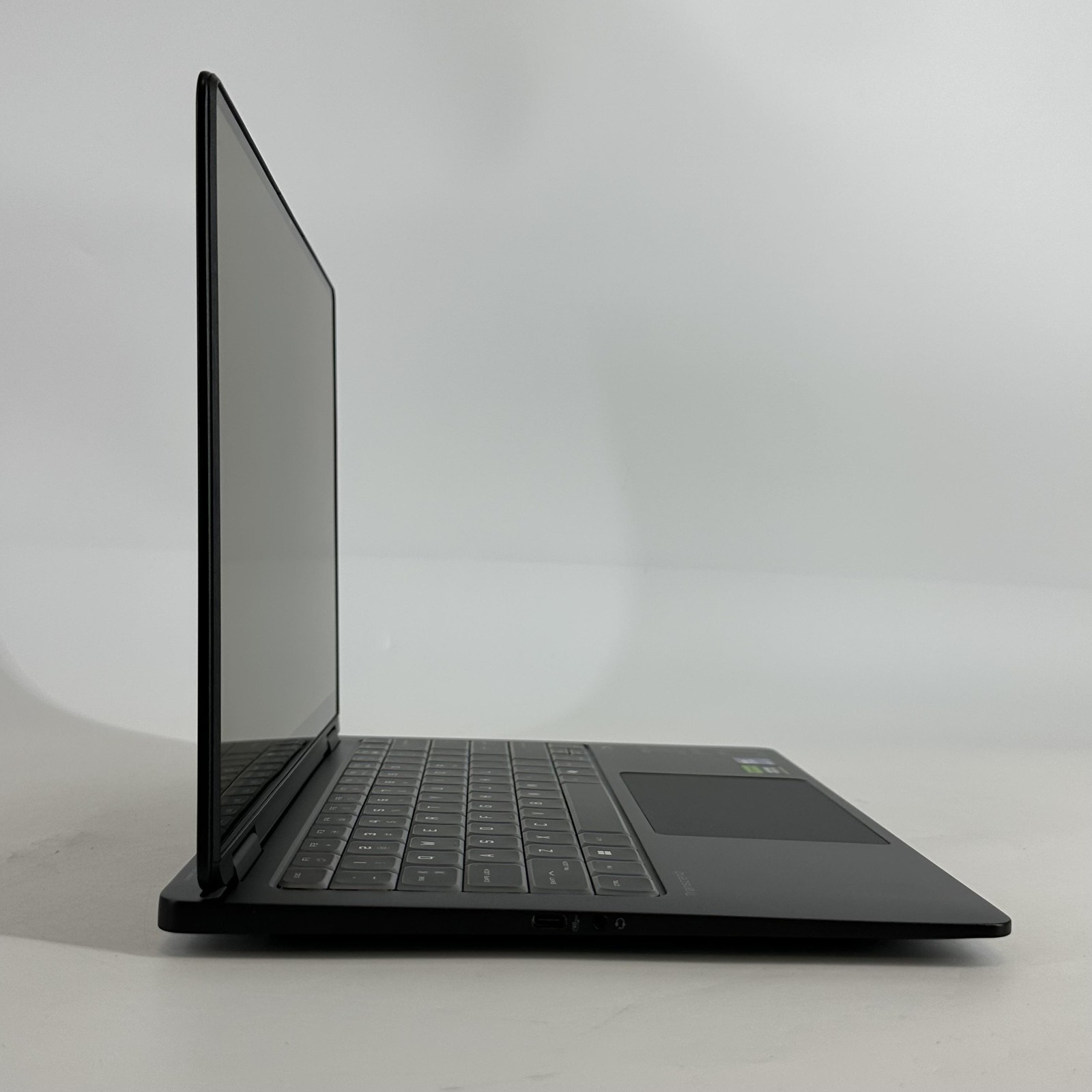 HP Omen Transcend 14 QHD+ 2.0 GHz Ultra 7 255H 32GB 1TB SSD NVIDIA RTX 5060 Good