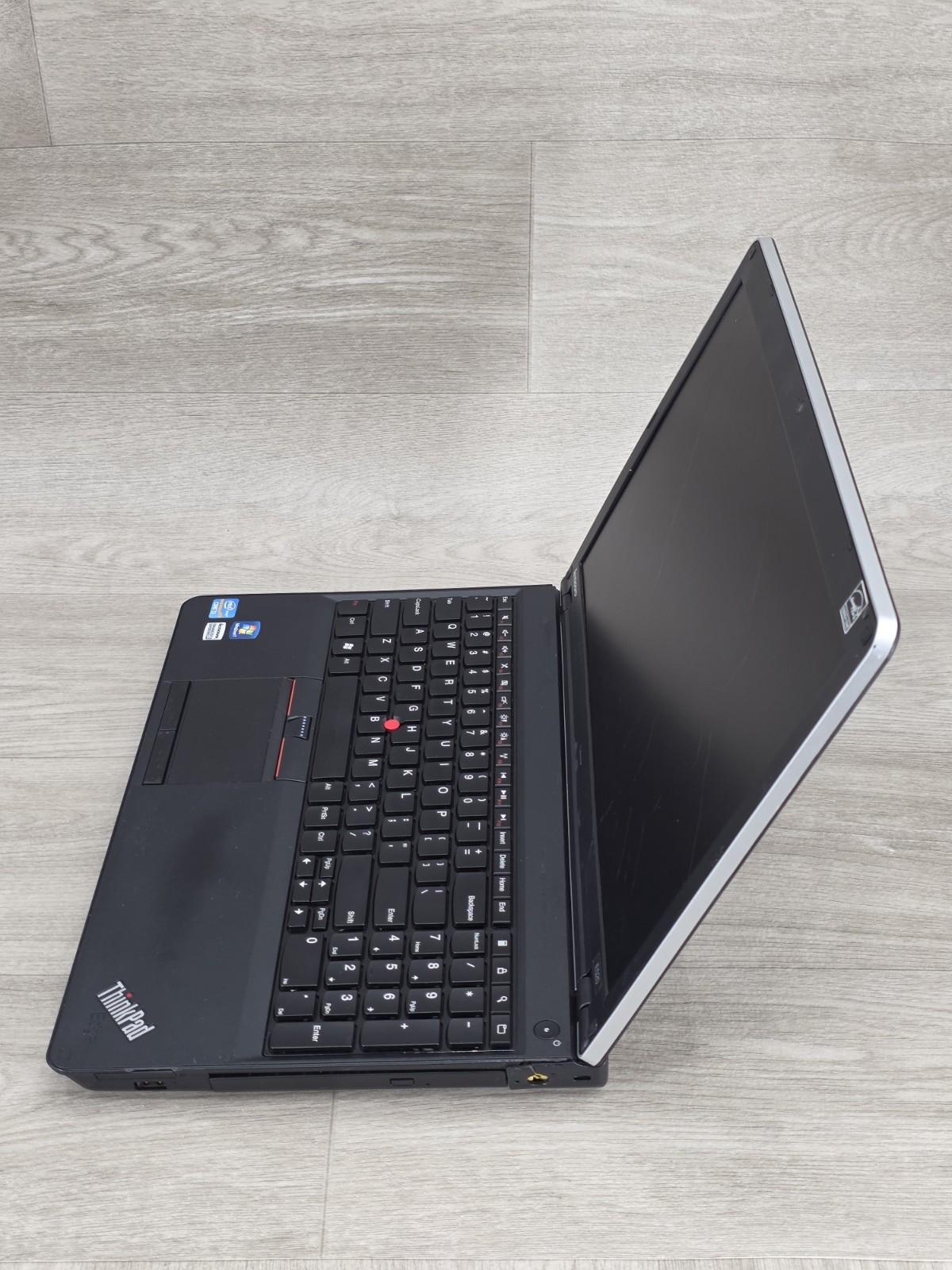 Lenovo ThinkPad Edge E520 15.6″Core i3 2.3GHz 4GB 500GB Broken Screen No Charger