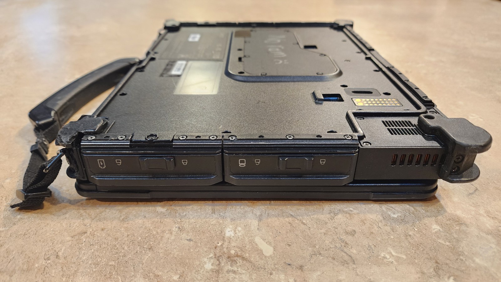 2-in-1 Getac V110 11.6″ Touch Tablet PC i5-4300U 128GB SSD 16GB RAM Toughbook