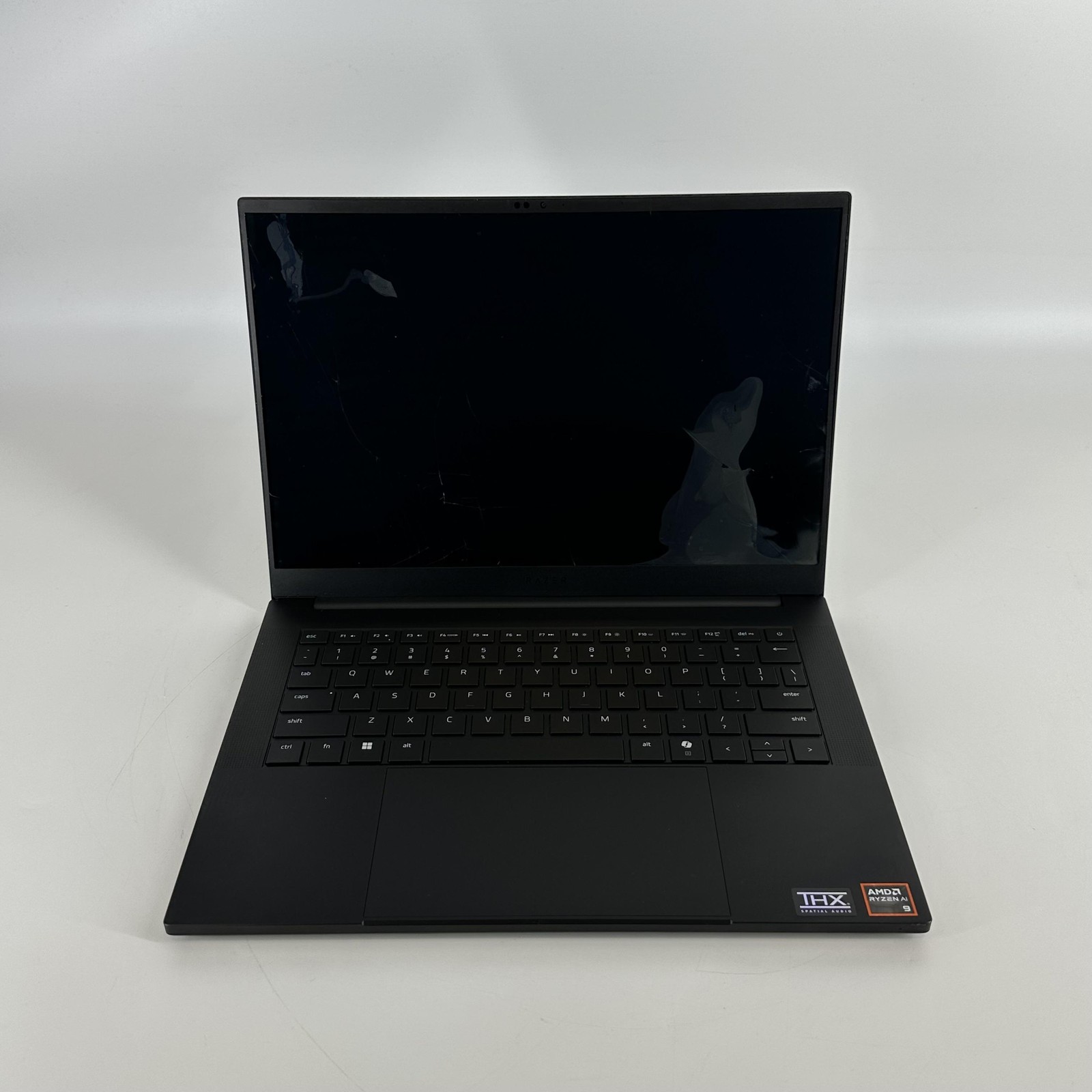 Razer Blade 14 FHD 2025 2.0GHz Ryzen AI 9 365 16GB 1TB RTX 5060 – CRACKED SCREEN