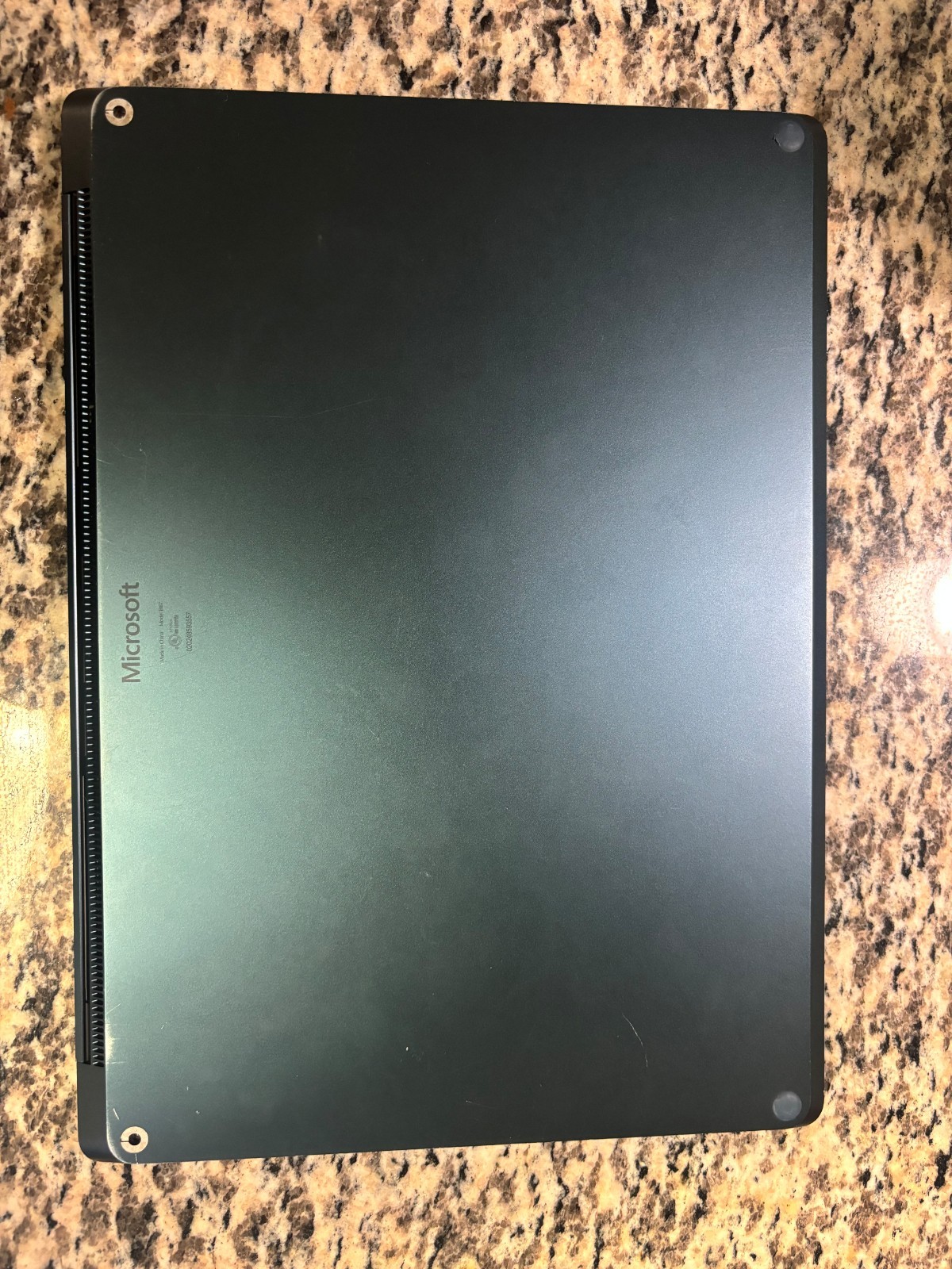 Microsoft Surface Laptop 3 13.5″ (128GB SSD, Intel Core i5 10th Gen) W/ Charger