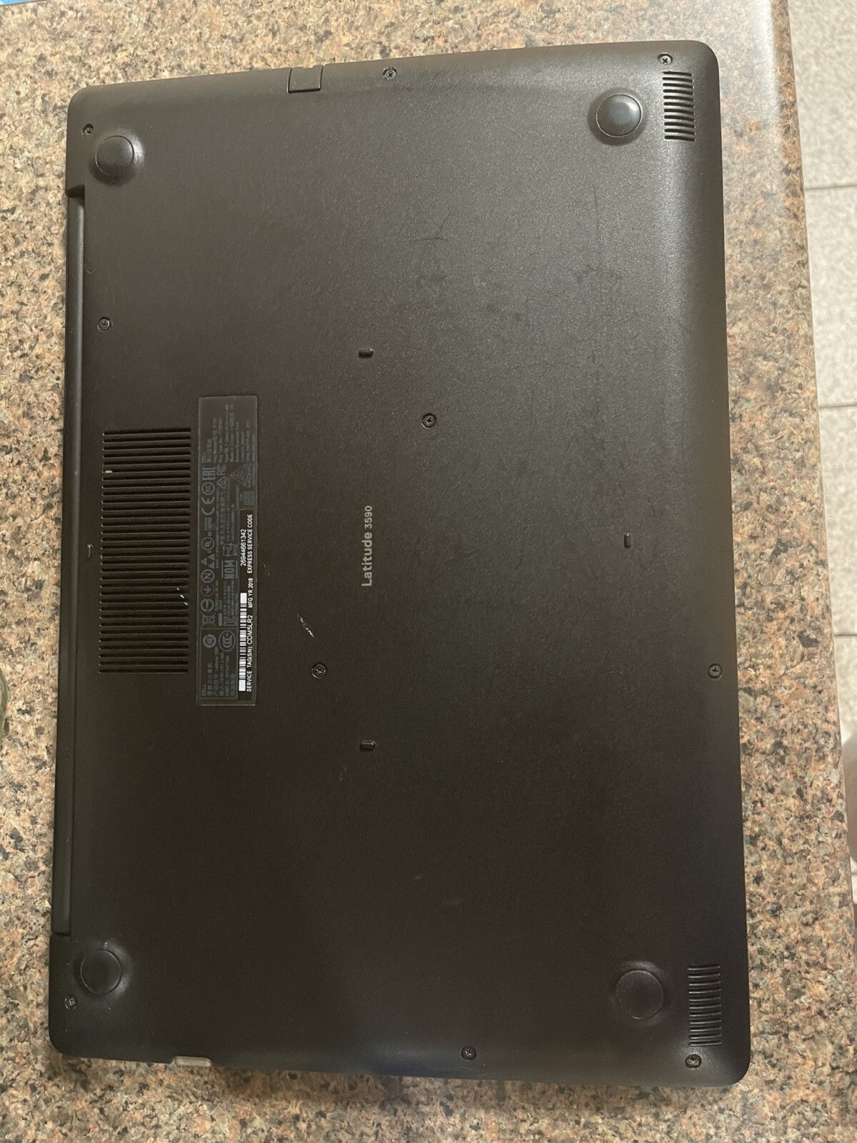 Dell Latitude 3590 – Intel Core i3 6006U / 2 GHz