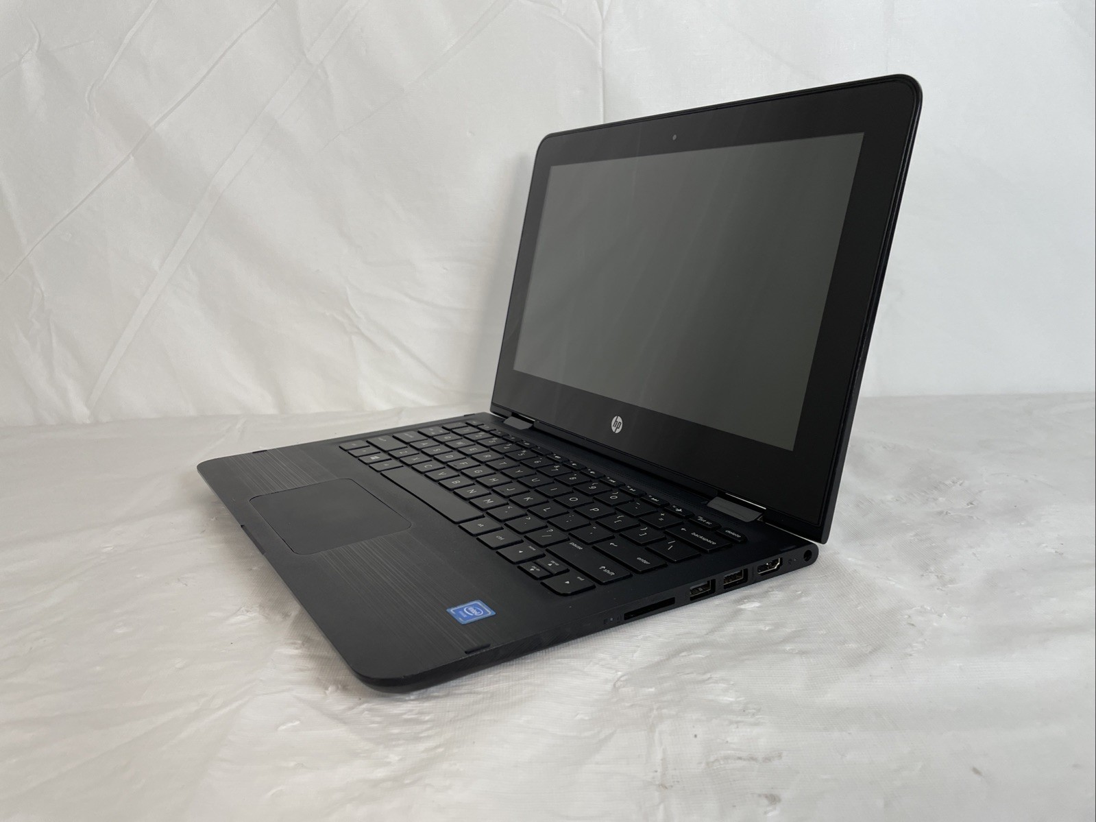 HP Pavilion x360 Convertible INTEL(R) CELERON N3060 @ 1.60GHz 4GB RAM 32GB SSD.