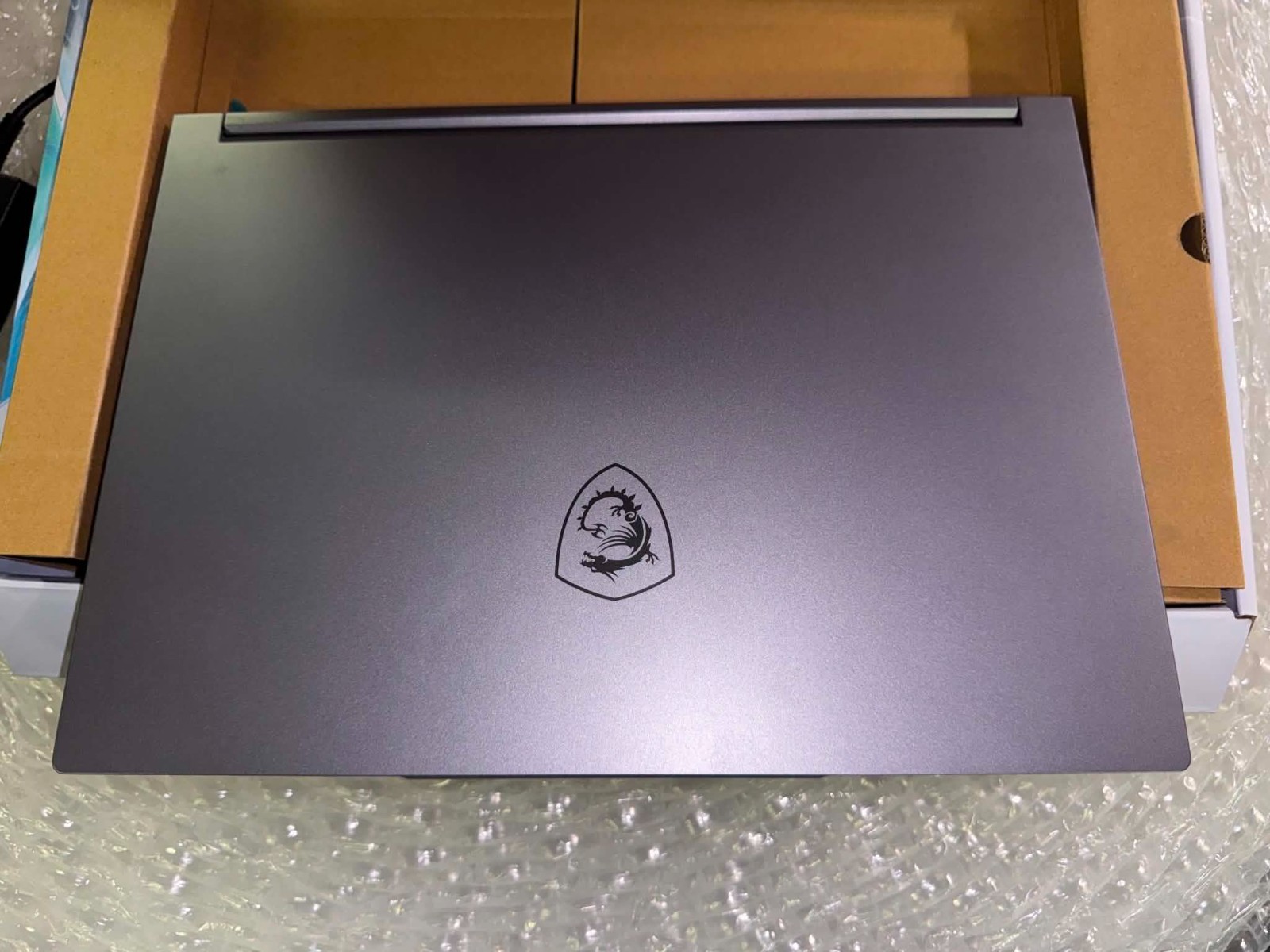 MSI Creator 16 AI Studio A1VHG 16.0″UHD+ Core Ultra 9 185H 64GB 1TB RTX 4080
