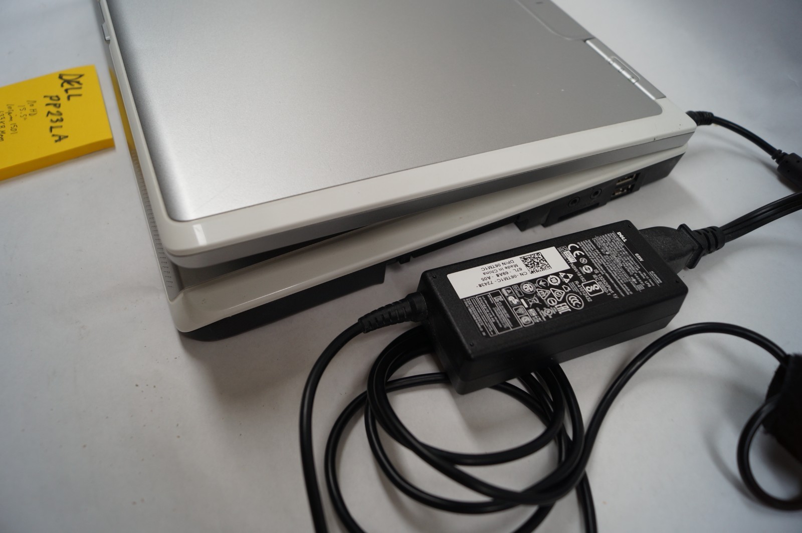 Dell Inspiron 1501- PP23LA 15.5″ 633 KB Mem AMD Sempron No HD WORKING PoR D152