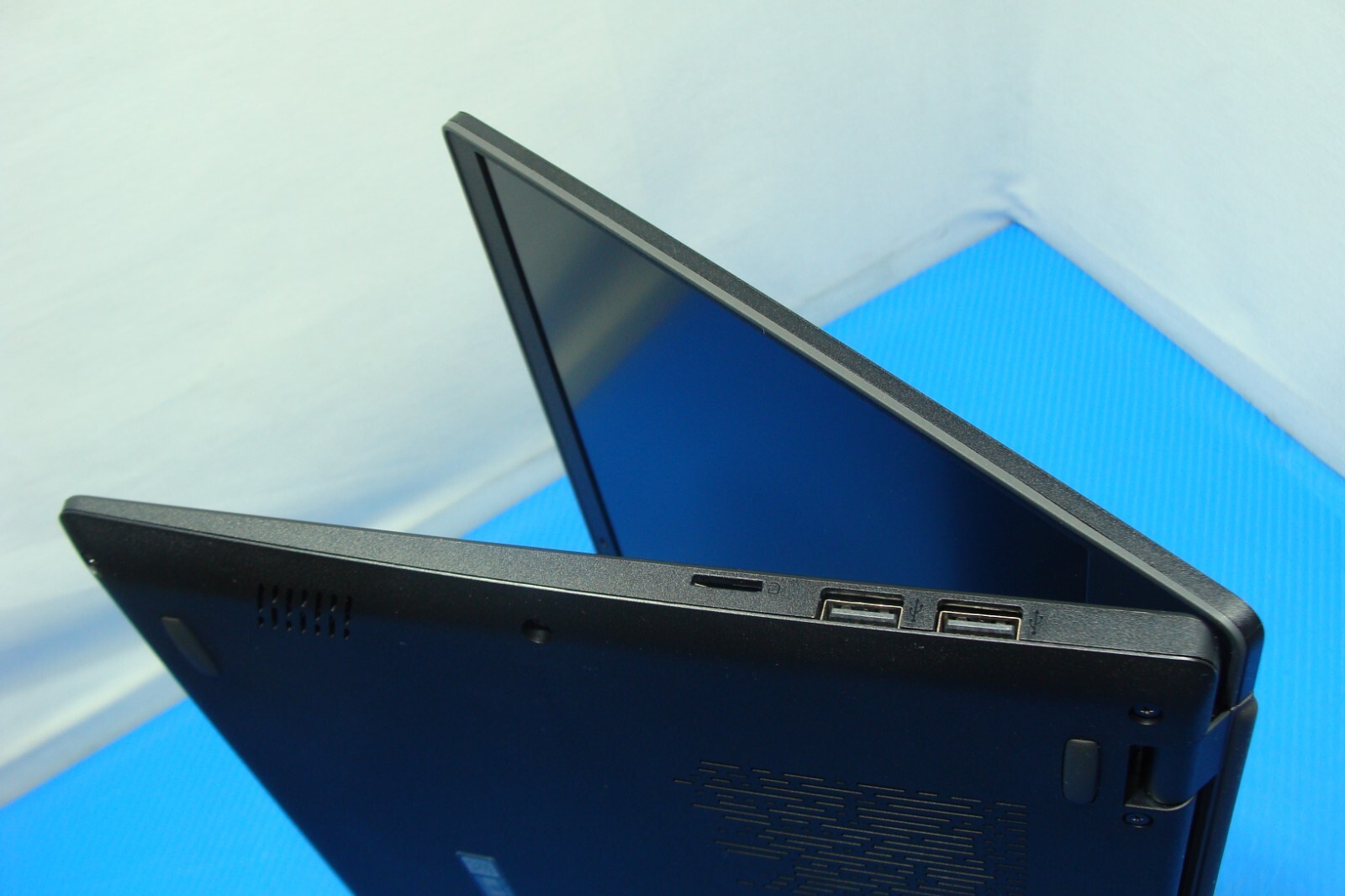 MSI Modern 14 C12M 14”FHD core i5-1235U 2.5GHz 8GB 512GB 95% Battery +Charger