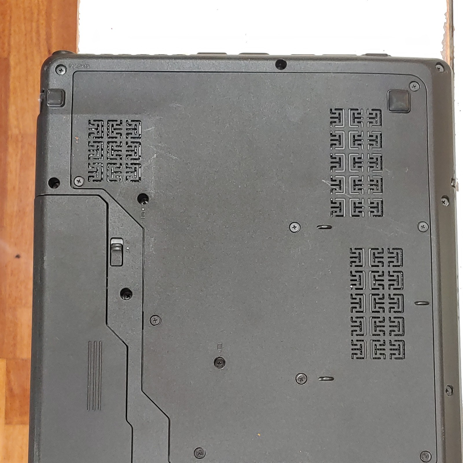 Lenovo IdeaPad Z560 15.6″ Laptop Intel i3 M380/2.53GHz/4 GB RAM/320GB HDD/Win 7
