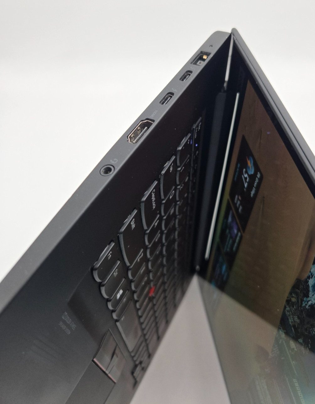 Lenovo ThinkPad P1 Gen 3 OLED | I9-10885H | 1TB SSD | 16GB RAM | T2000 Burn-in