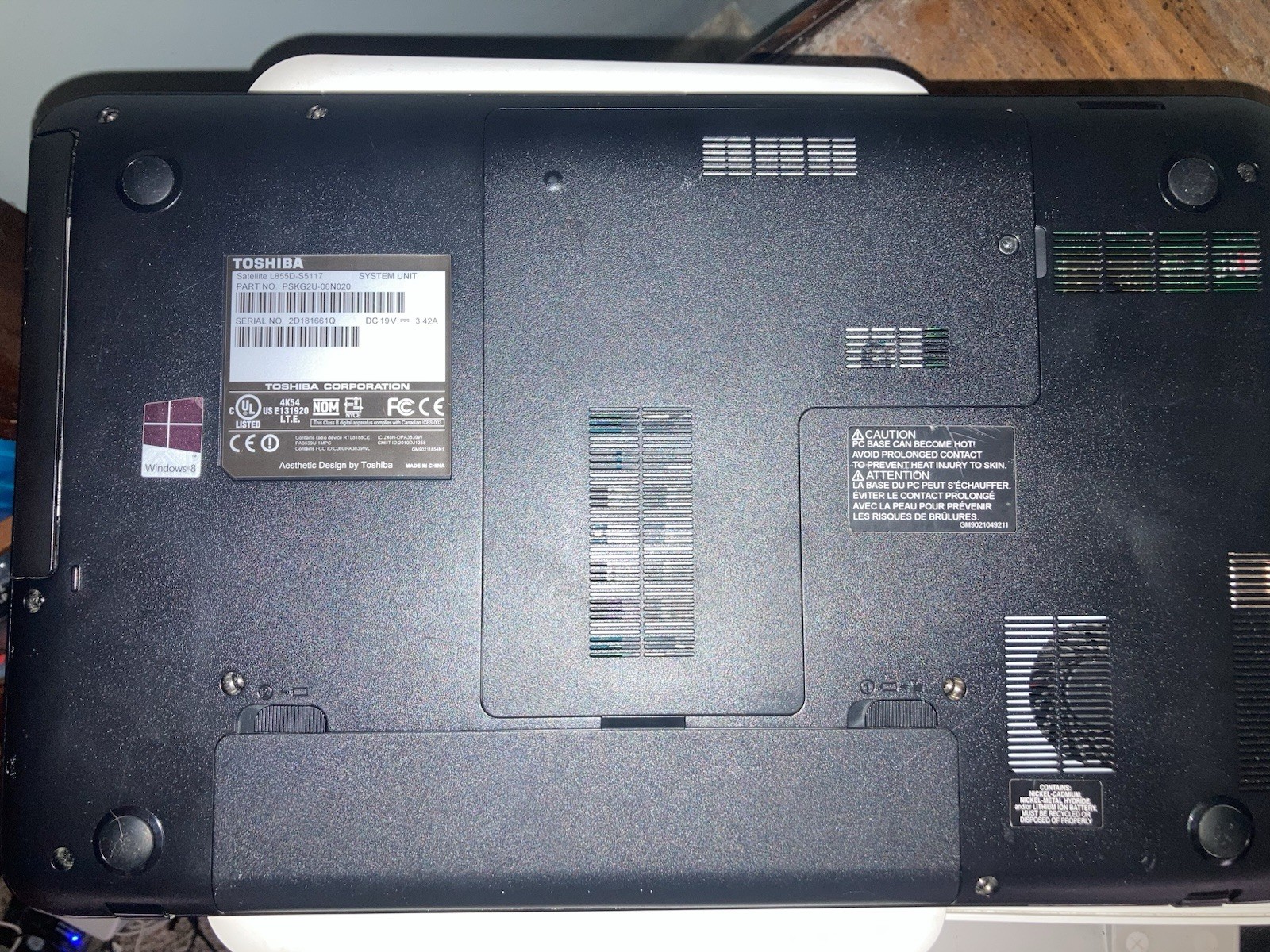 Toshiba Satellite L855D-S5117 AMD Laptop | Works Plugged In – Bad Battery