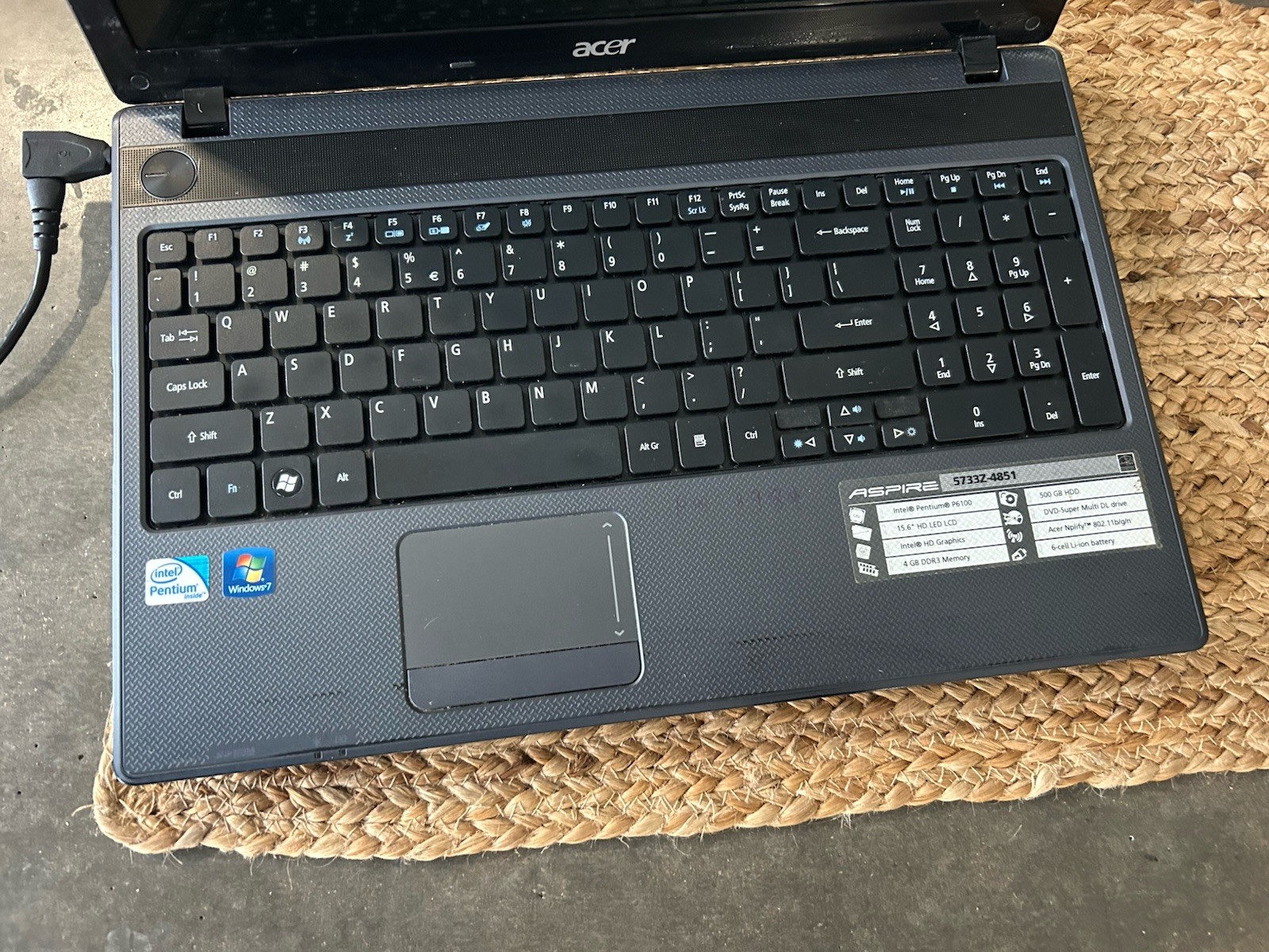 Acer Aspire 5733Z-4851 Laptop No Battery Or Charger Works