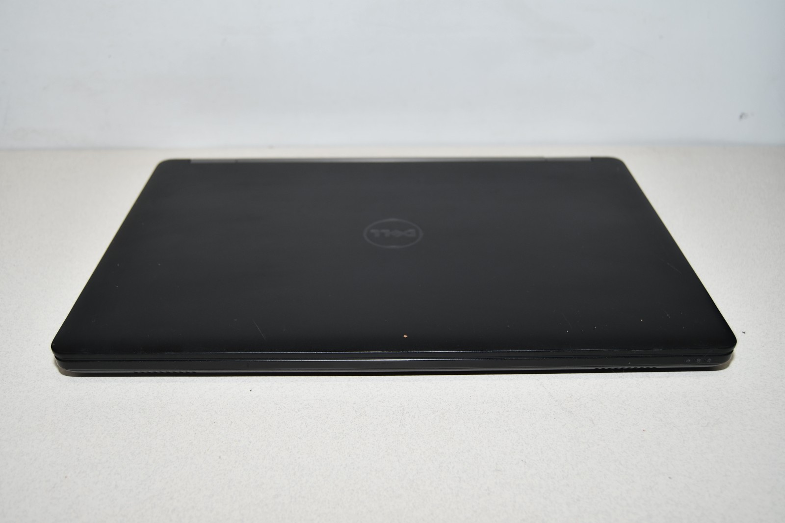 ^ Dell Latitude E5570 15.6″ Intel i7 “Parts Unit” No Power / Ram / HD / Battery