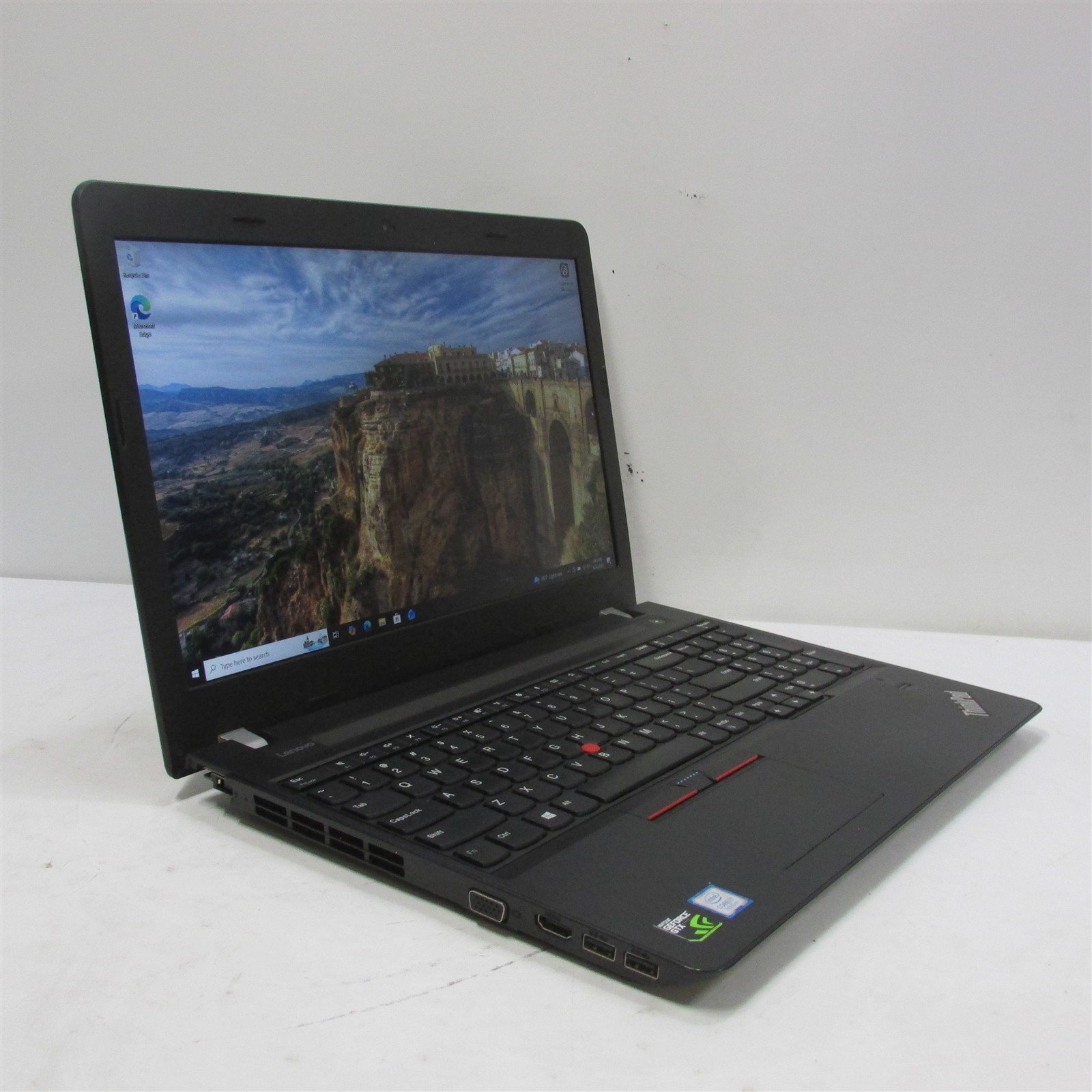 Lenovo Thinkpad E570 i7-7500U 2.7GHz 8GB RAM 128GB m.2 15.6″ Windows 10 Pro DMG