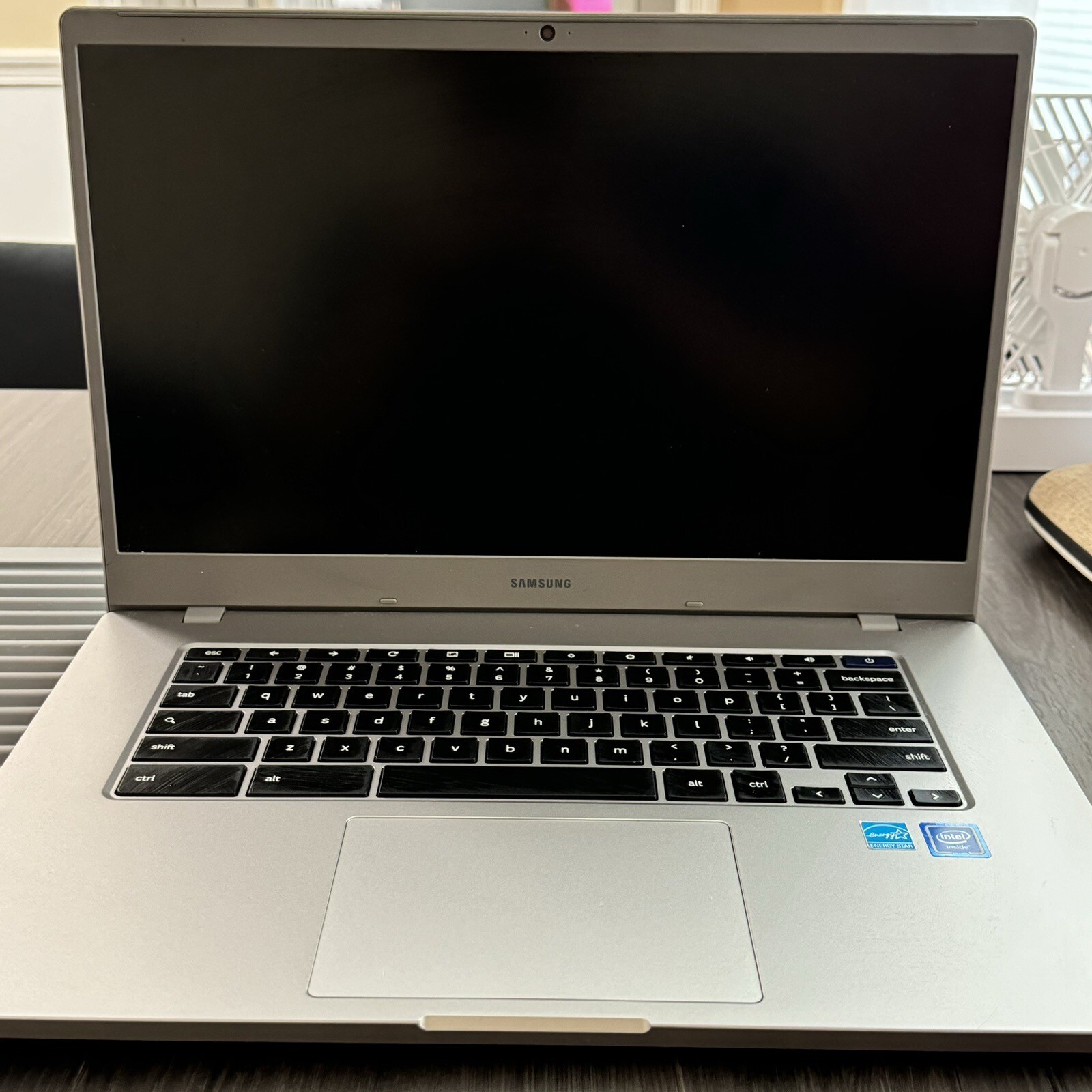 Samsung Chromebook 15.6″ (32GB eMMC, Intel Celeron, 1.1GHz, 4GB RAM) – Platinum
