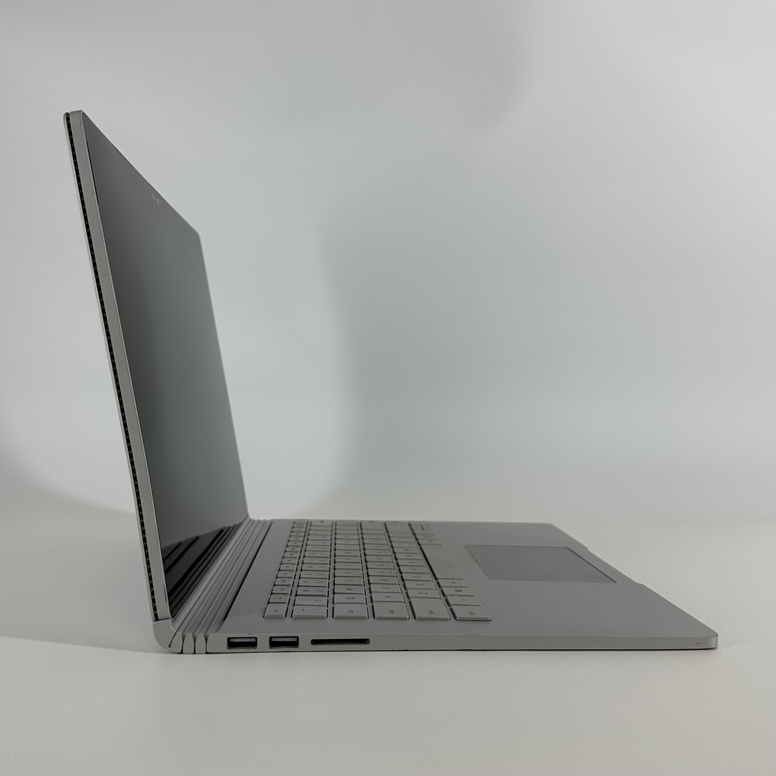 Microsoft Surface Book 1 13.5 QHD+ TOUCH i7-6600U 2.6GHz 16GB 1TB SSD NVIDIA GPU