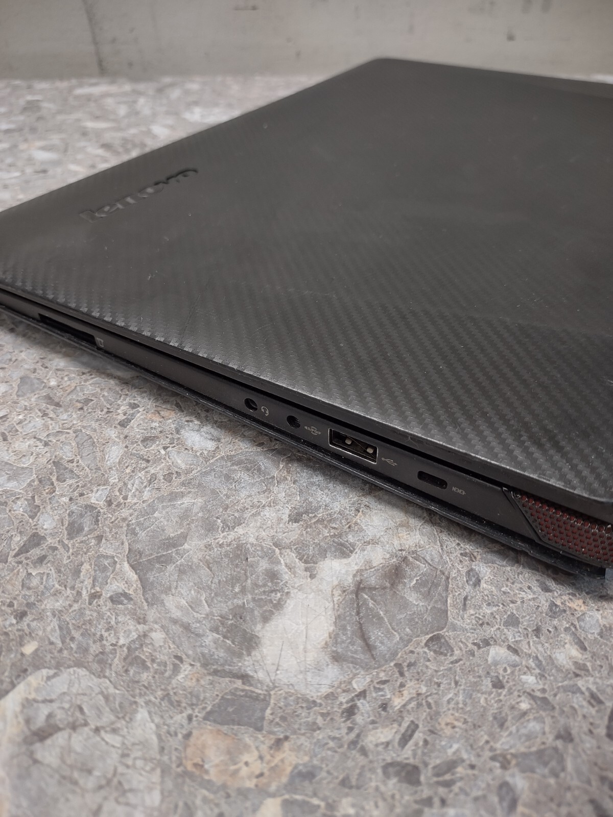 Lenovo IdeaPad Y40-70 Intel i7 4TH Gen, 16GB, Radeon R9 M275 READ !!!!