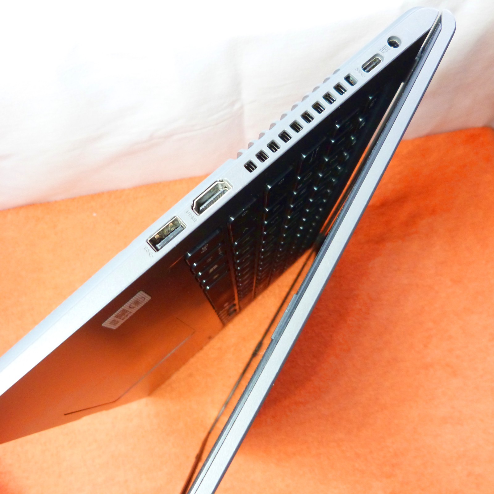 XL LOT Asus R565 VivoBook 15″ FULLHD l SSD Windows 11 l 10GEN Core i5 Intel