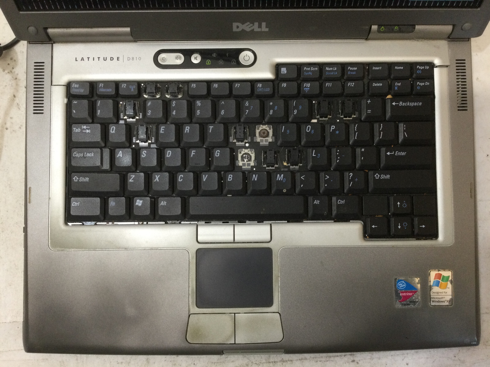 DELL LATITUDE D810 = FOR PARTS/POWERS ON- INTEL CENTRINO – READ DESCRIPTION – BB