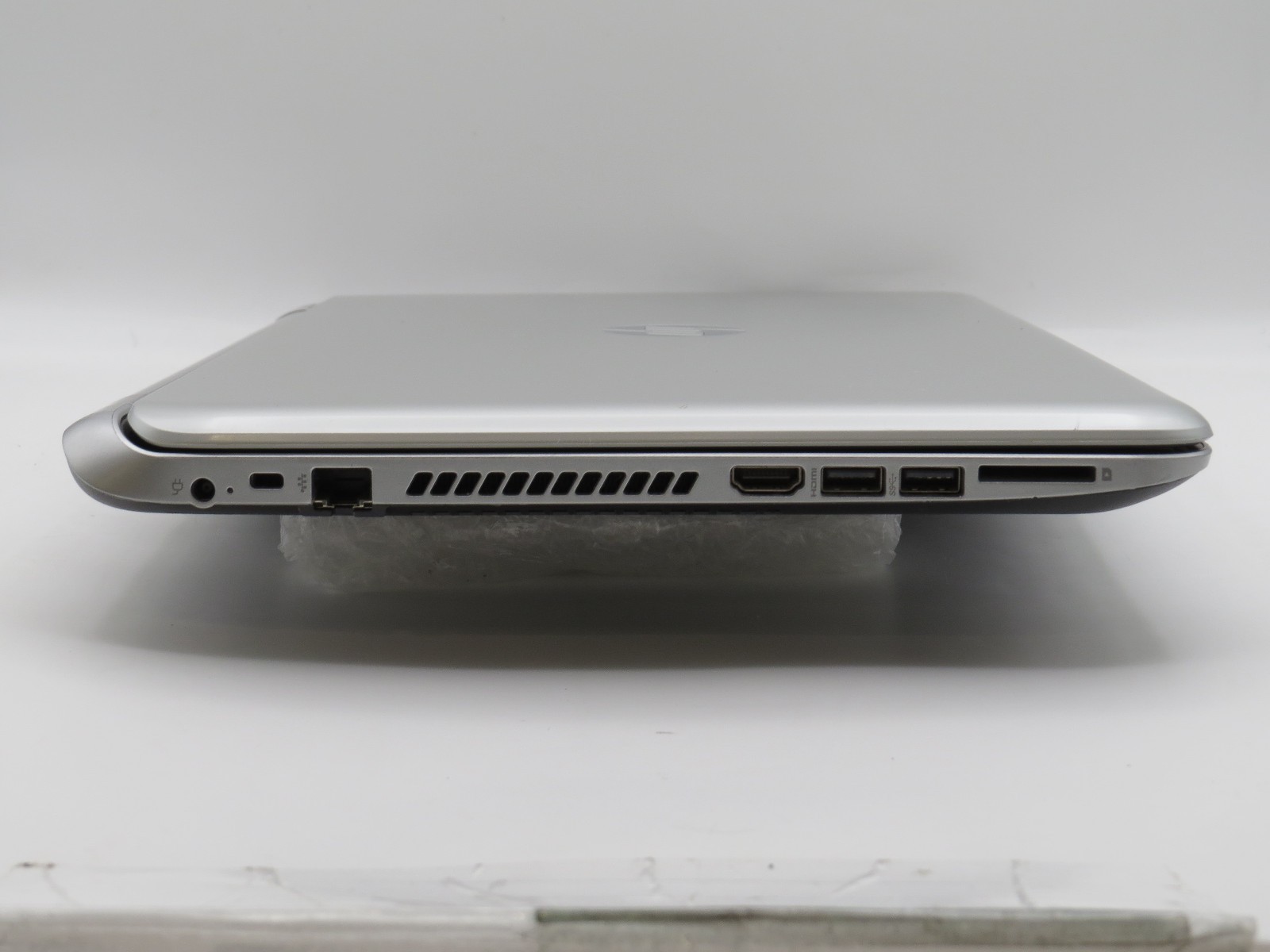 HP pavilion 15 | AMD A8 @ 1.7GHz | 8GB DDR3 | 238GB SSD | 15.6″ | No OS