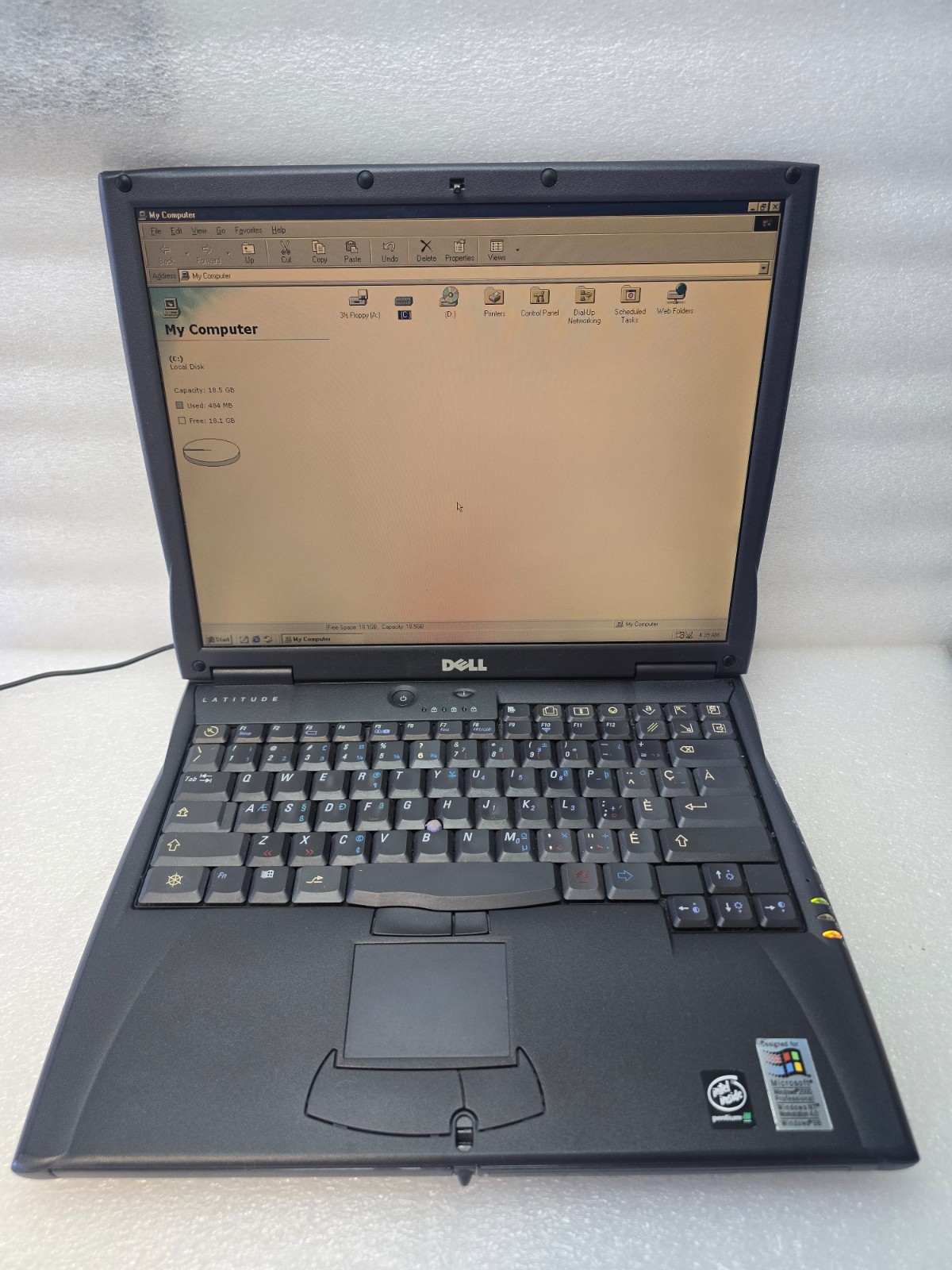 Dell Latitude C600 Laptop Windows 2000 Powers On PIII w/ Charger Parallel/S Port