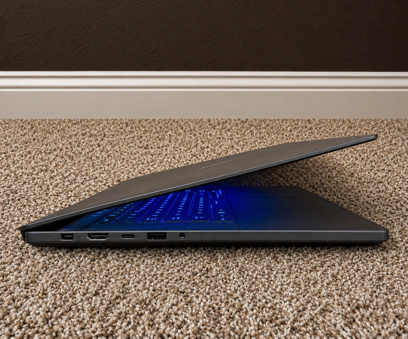 ASUS ROG Zephyrus G16 GU605 RTX 4070 Core Ultra 9 16GB 1TB OLED 240Hz