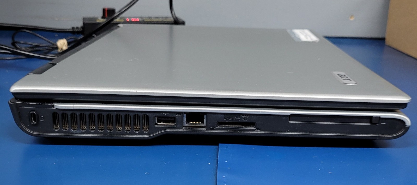 Acer Aspire 3100-1718 BL51 AMD Sempron 3500 @1.00 GHz + 256 MB RAM No HDD