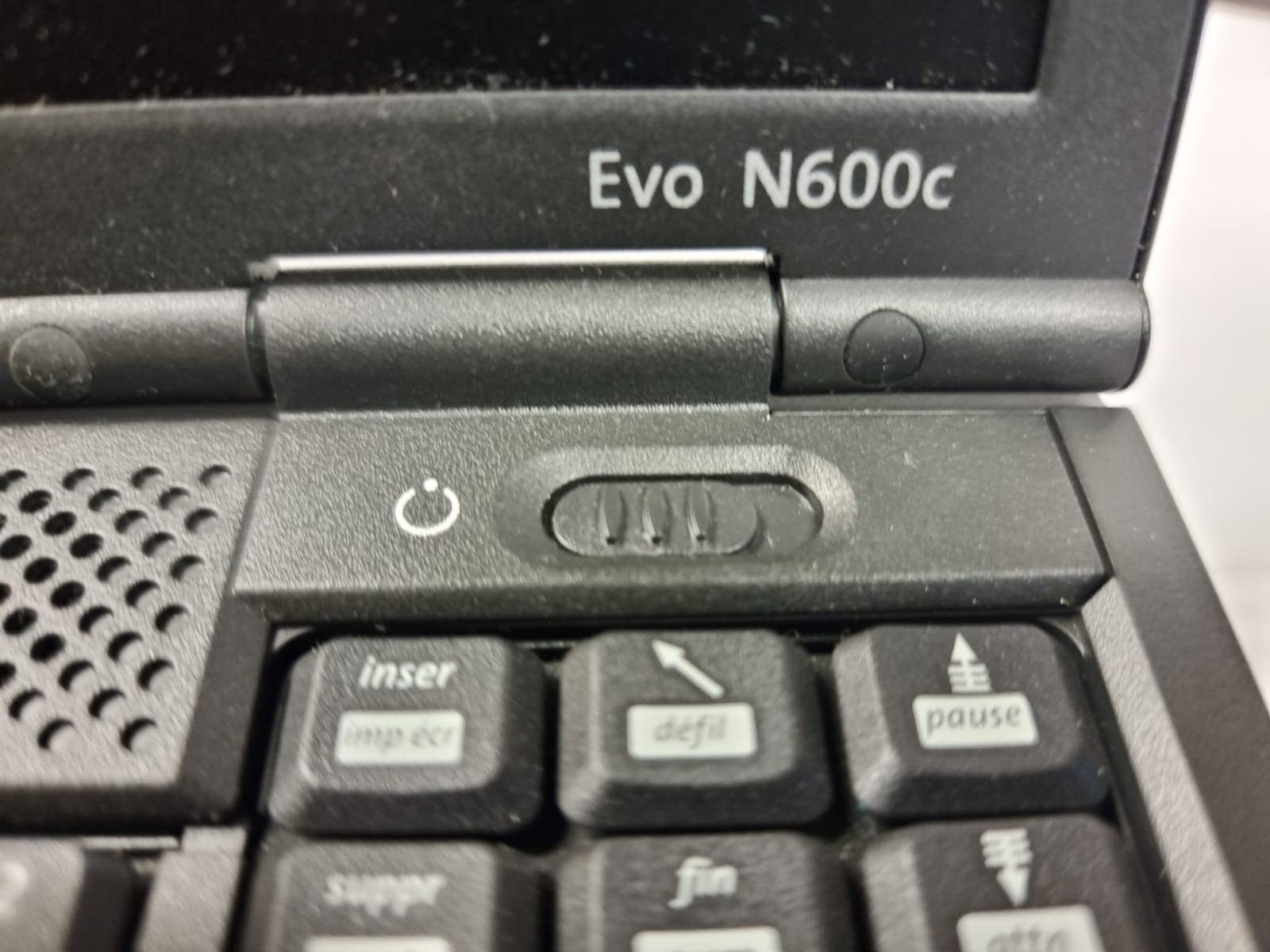 Compaq Evo N600C Intel Pentium III-M 1066MHz 256 MB NO HDD / Vintage / Untested
