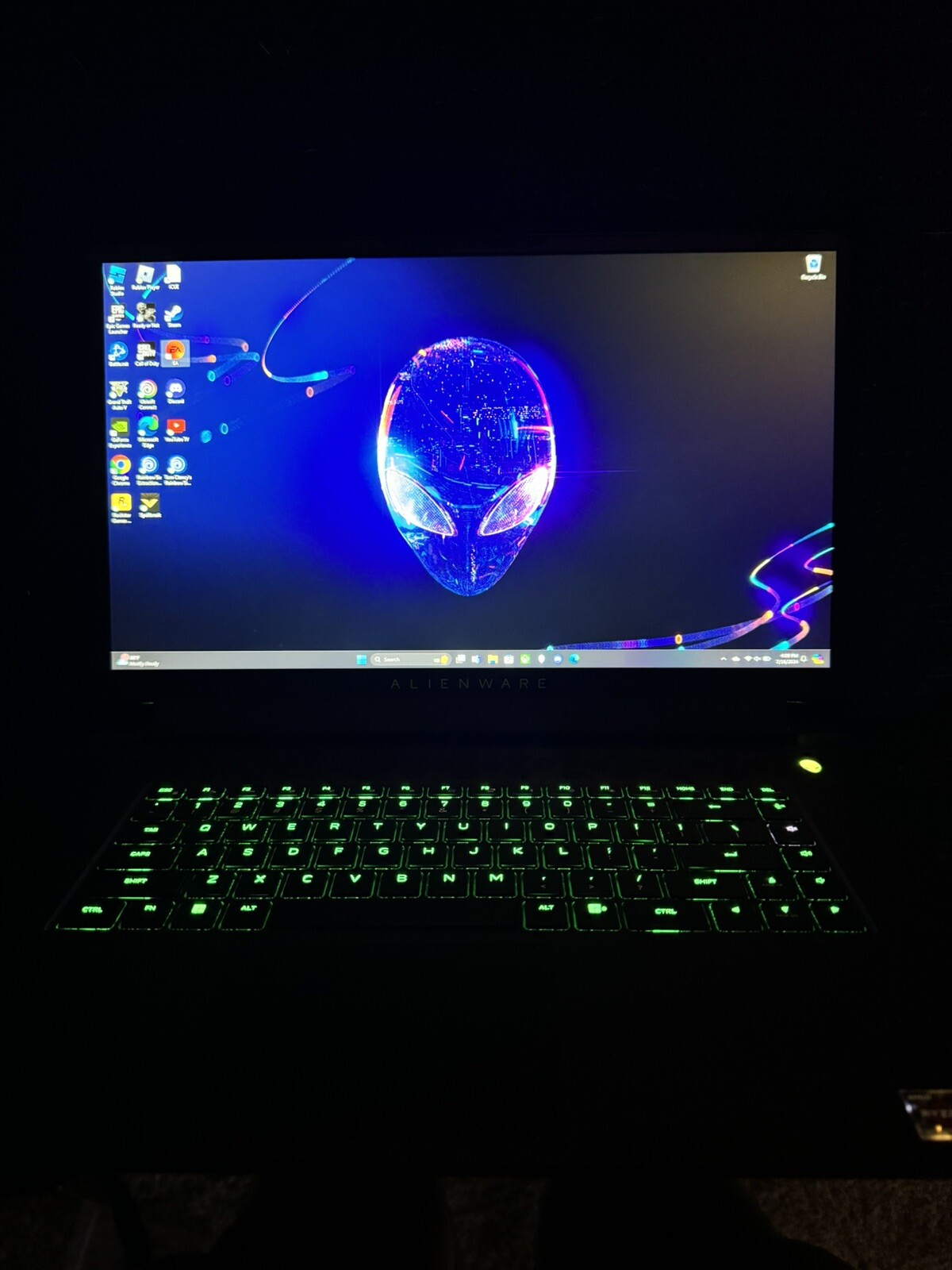Alienware M17 R5 17.3” (1TB SSD. AMD Ryzen 9 6900HX, 4.9GHz 16GB RAM) Gaming…