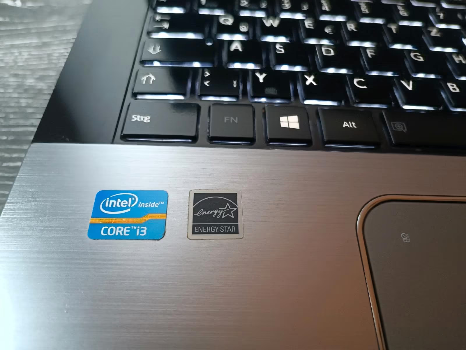 Toshiba Satellite S70 Notebook Laptop PC 2.5 GHz i3 Windows