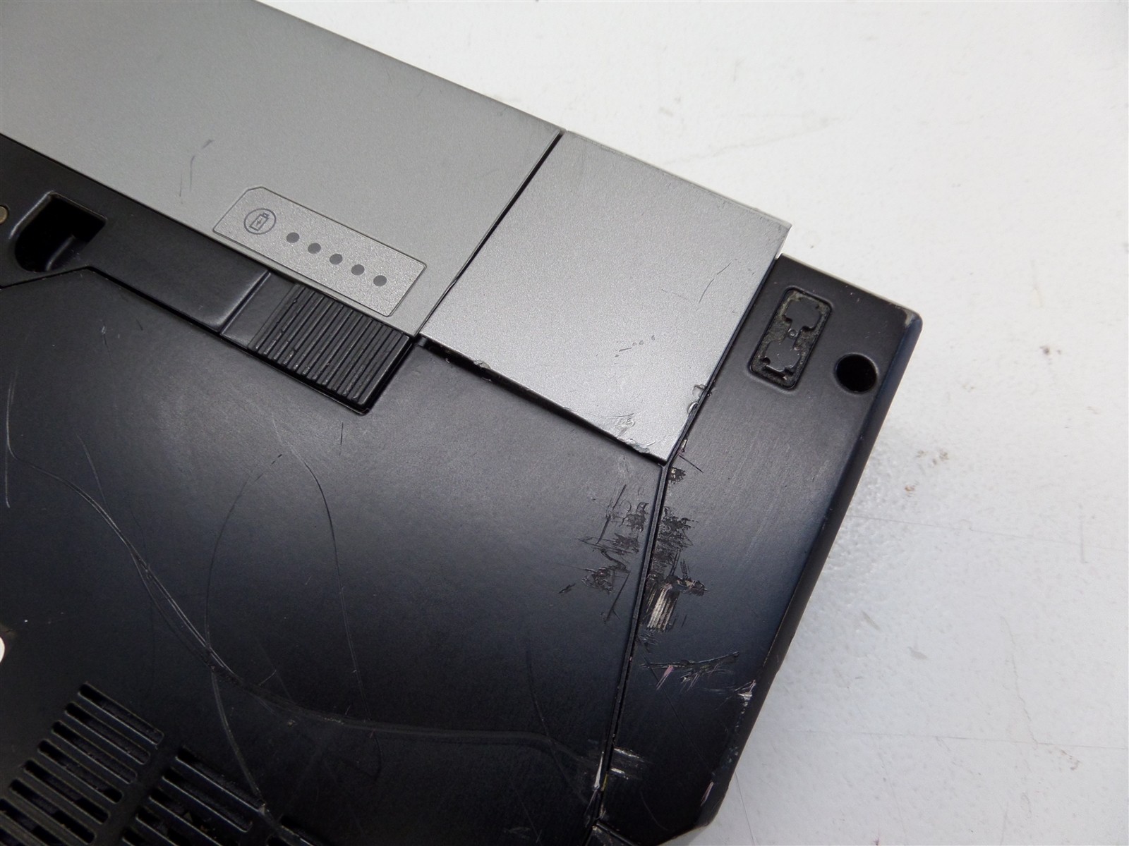 Dell Latitude E6400 14.1″ Laptop Core 2 Duo P8700 2.53GHz 4GB – No HDD