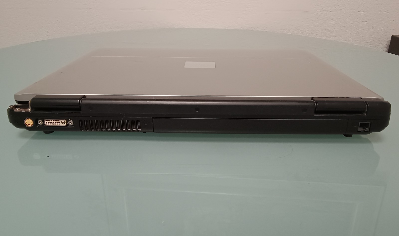 Notebook Fujitsu Siemens Amilo Xi 1554 with charging cable and ANTIX Linux