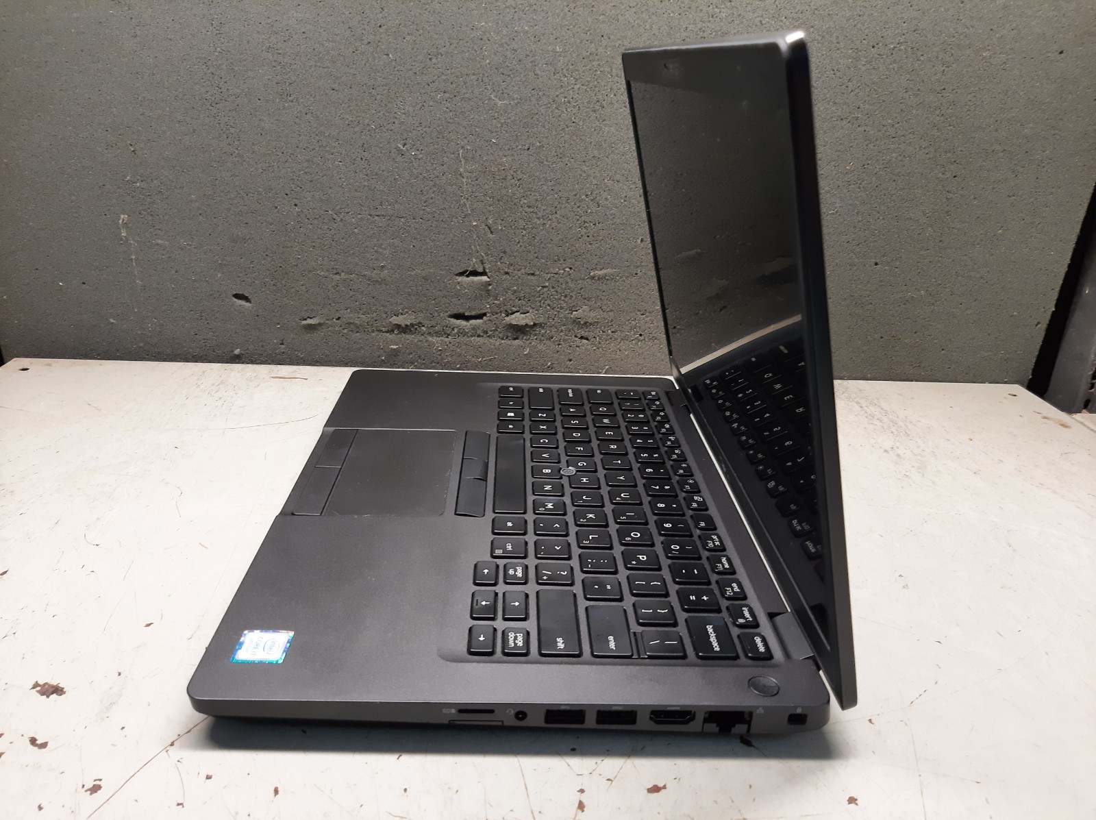 Dell Latitude 5401 14″ i7-9850H 8GB RAM No SSD No OS