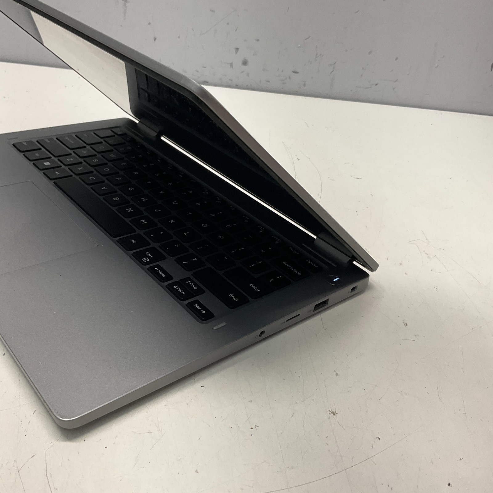 Dell Latitude 3310 2-in-1 Intel i5-8265U 1.60GHz 4GB RAM 256GB SSD Win 11 READ