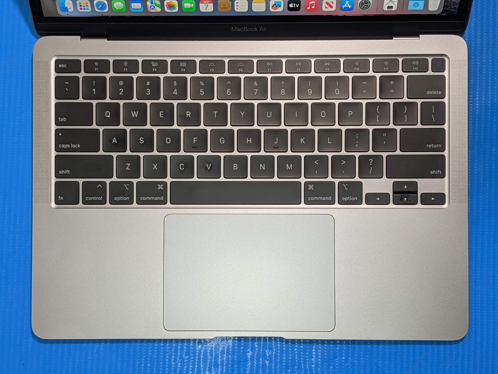 Apple MacBook Air 13″ A2179 (2020) i5-1030NG7 1.1GHz 8GB 512GB SSD MVH22LL/A +PA