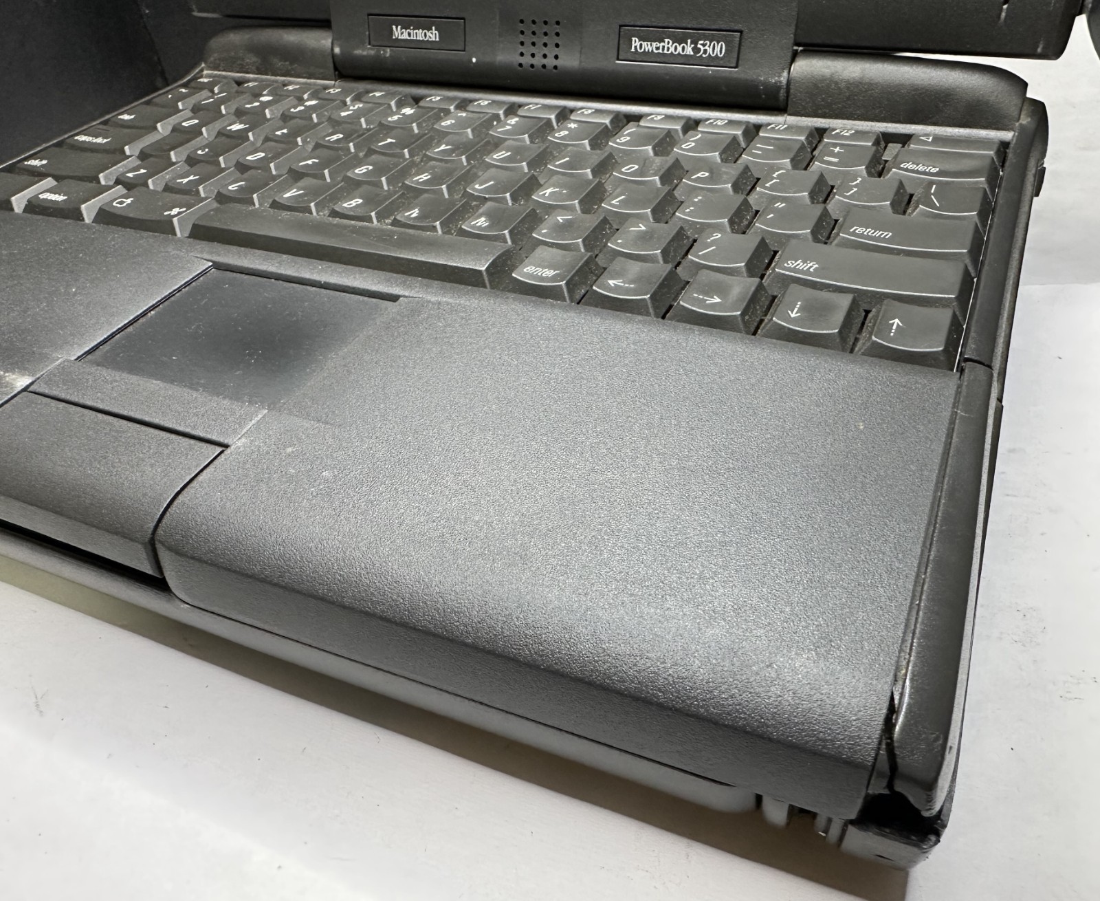 APPLE MACINTOSH POWERBOOK 5300 VINTAGE LAPTOP STRICTLY For Parts or Repair