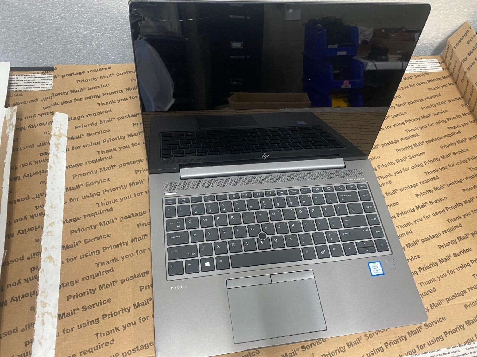 HP ZBook 14U G6 Intel i5-8GEN NO RAM NO SSD BROKEN SCREEN NO RETURNED ACCEPTED