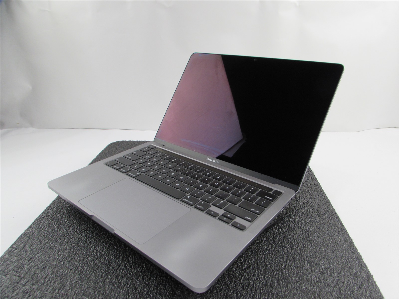 APPLE MACBOOK PRO A2251 2560X1600 CORE I7-1068NG7 512GB SSD 16GB RAM NO O.S