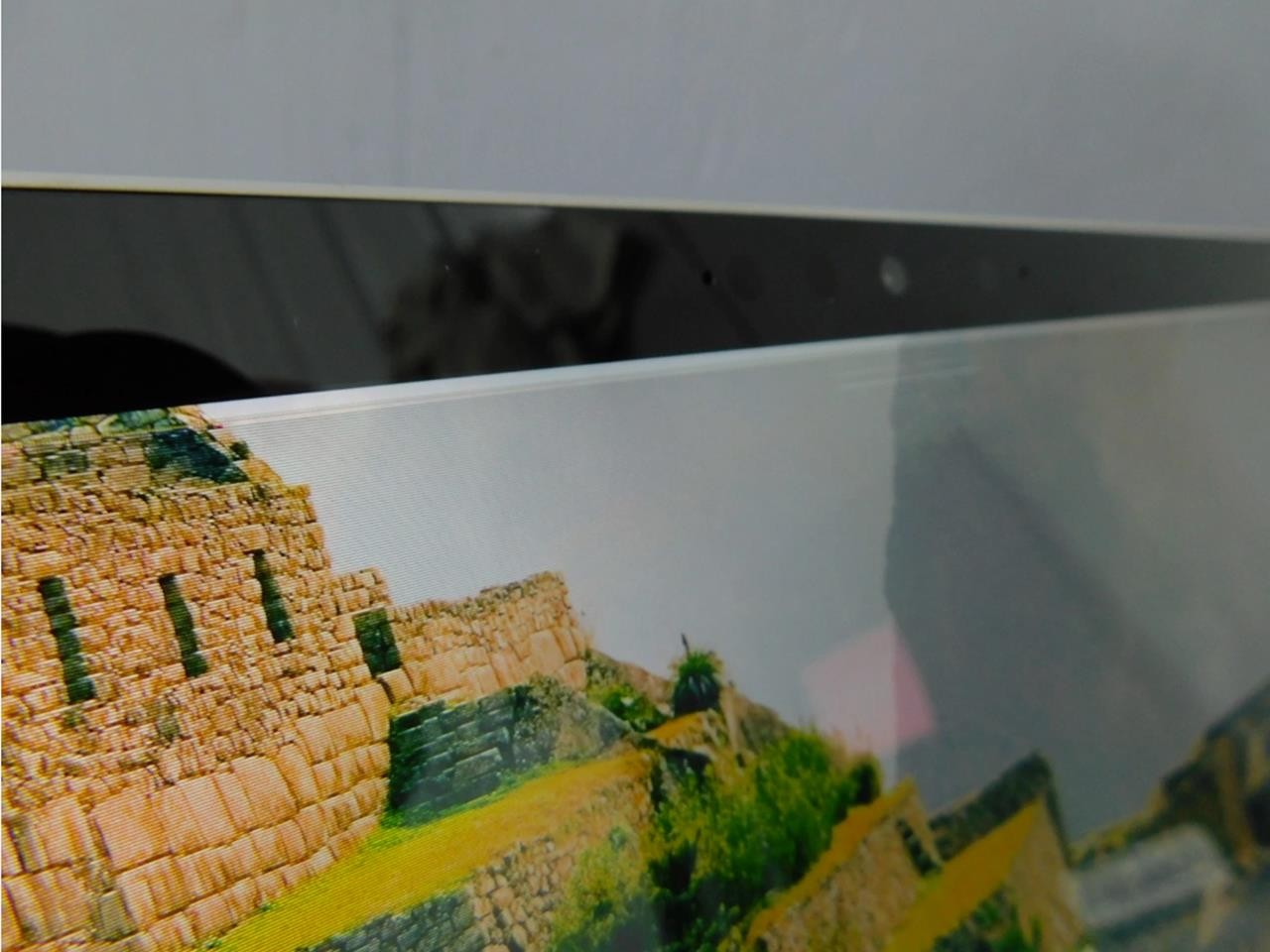 Microsoft Surface Pro 7 i7-1065G7 16GB 512GB Win 11 Pro (Slight Screen Issue)