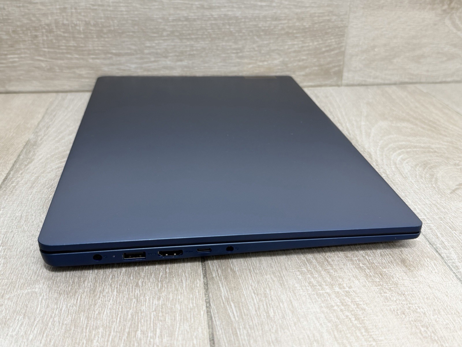 LENOVO IdeaPad Slim 3 15IAN8 15.6″ FHD Core i3-N305 8GB RAM 256GB NVMe Win-11