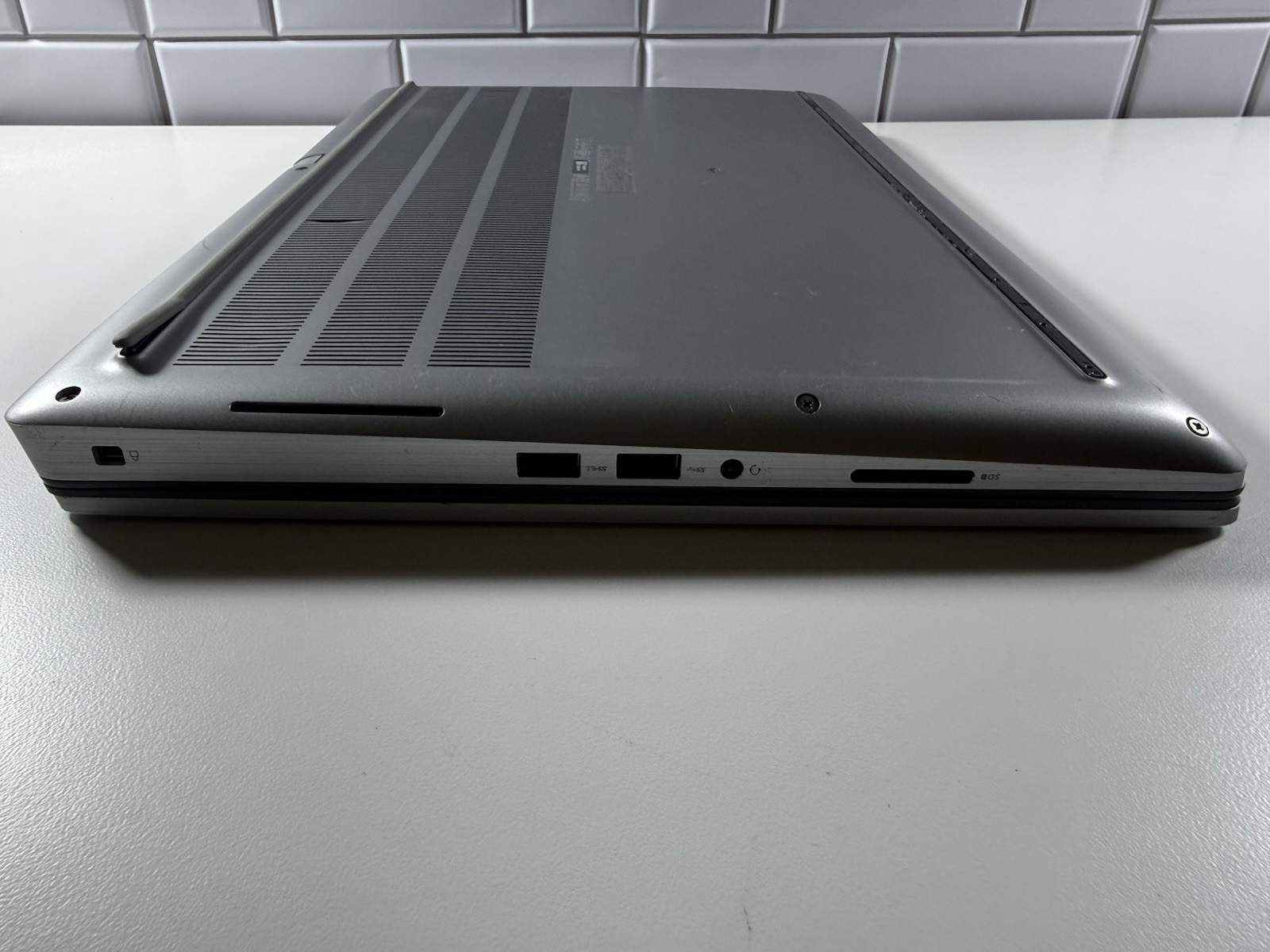 Dell Precision 7750 17.3” I7-10850H 16GB RAM 512GB RTX 3000 Win 11P NO BATTERY
