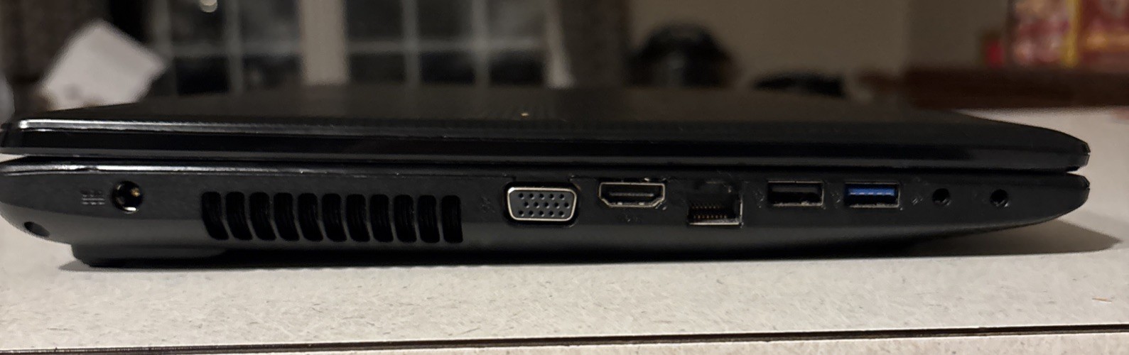 Asus X55A-Intel Pentium B970 CPU. 2.3Ghz, 4gb Ram. 1TB SSD Windows 10 Pro
