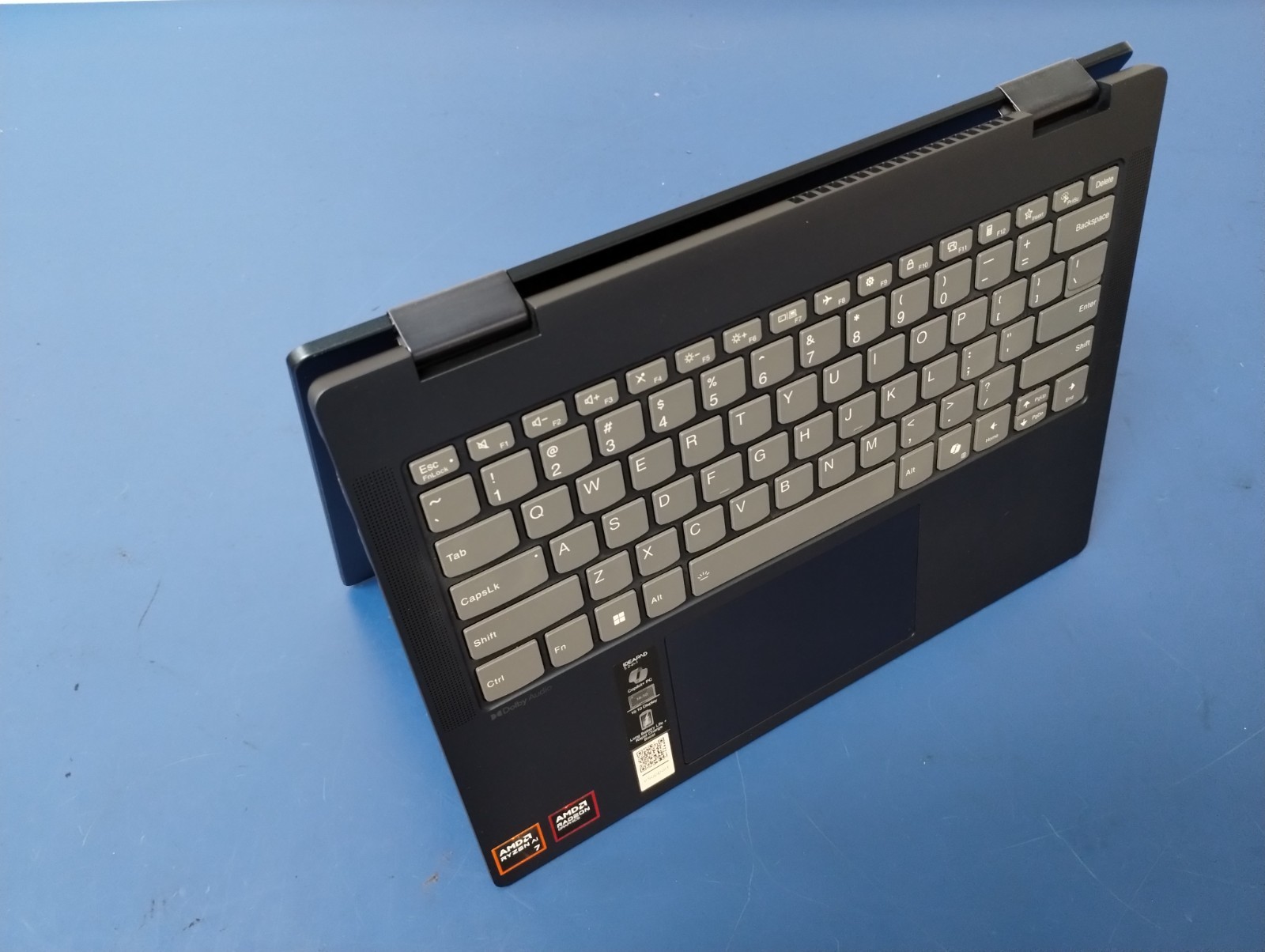 Lenovo IdeaPad 5 2-in-1 14AKP10, AMD Ryzen AI 7 350, 16 GB RAM, 1 TB NVMe SSD