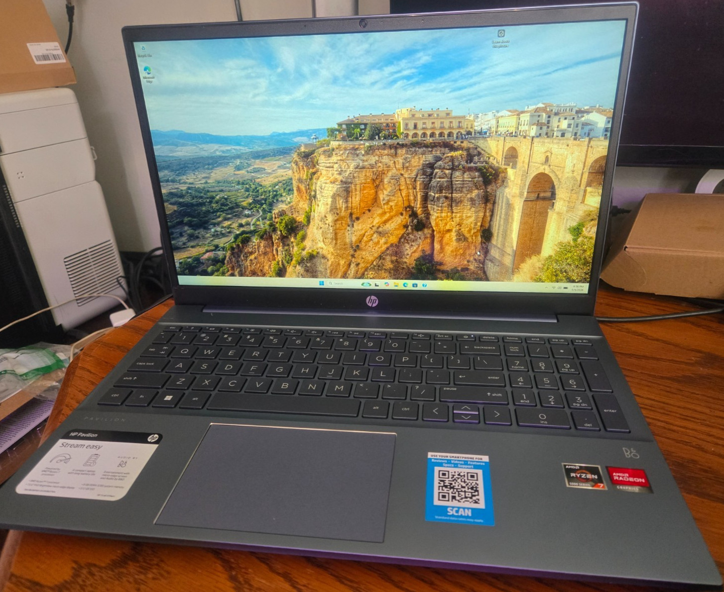 HP Pavilion 15.6″ Ryzen 7 Pro 5700U 16GB RAM 512GB***Full Battery.
