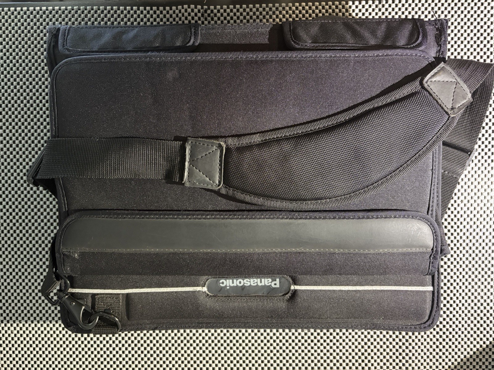 Panasonic Toughbook CF-52 Core 2 Duo P8400 2.26GHz 4GB 250GB SSD LTE WINDOWS 10P