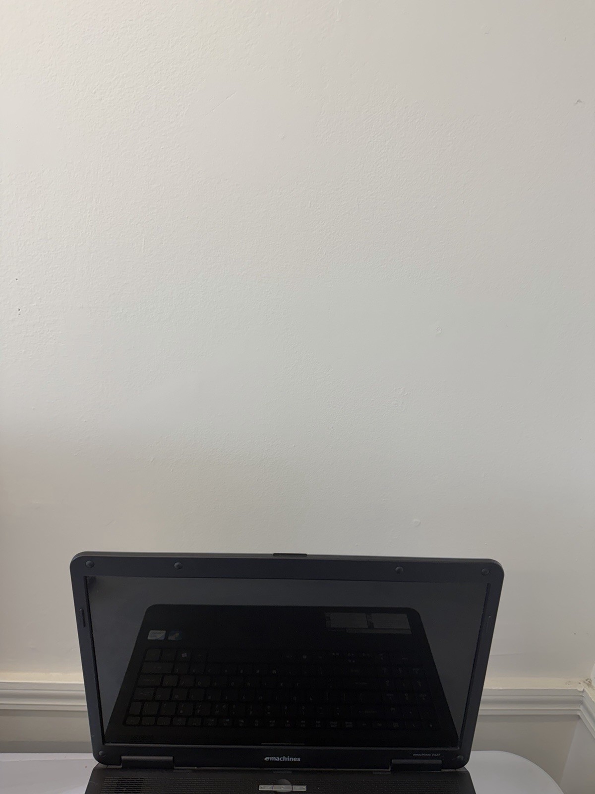 EMachines E527-2537 Laptop – Intel Celeron 900 – RAM 6 GB – Read Des