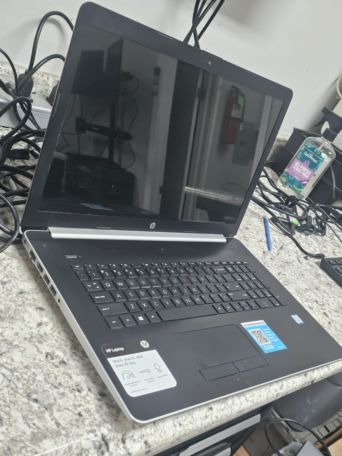 HP Laptop 17-by0062 i5-8250U, 8GB RAM, TOICH NO SSD / Charger – Special P&R