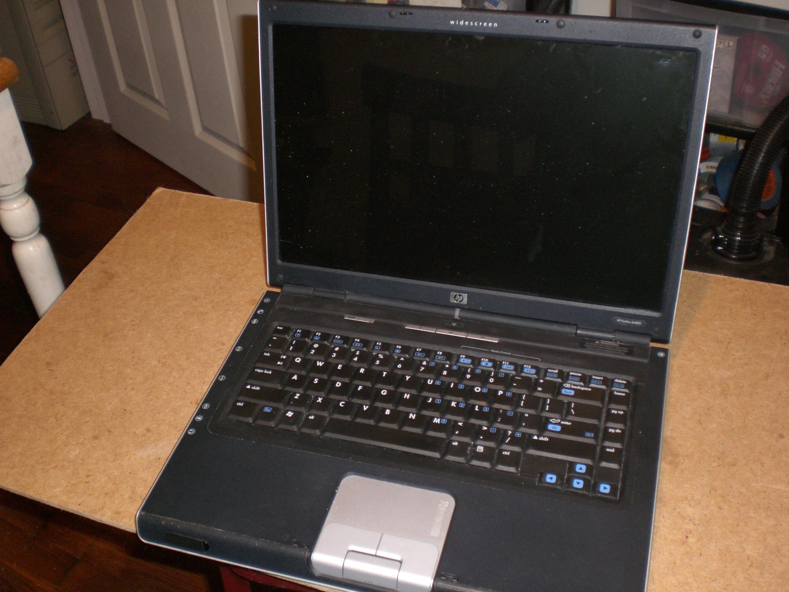 HP Pavilion Dv4000 Dv4130us laptop – LCD Glossy Screen good + Many other parts