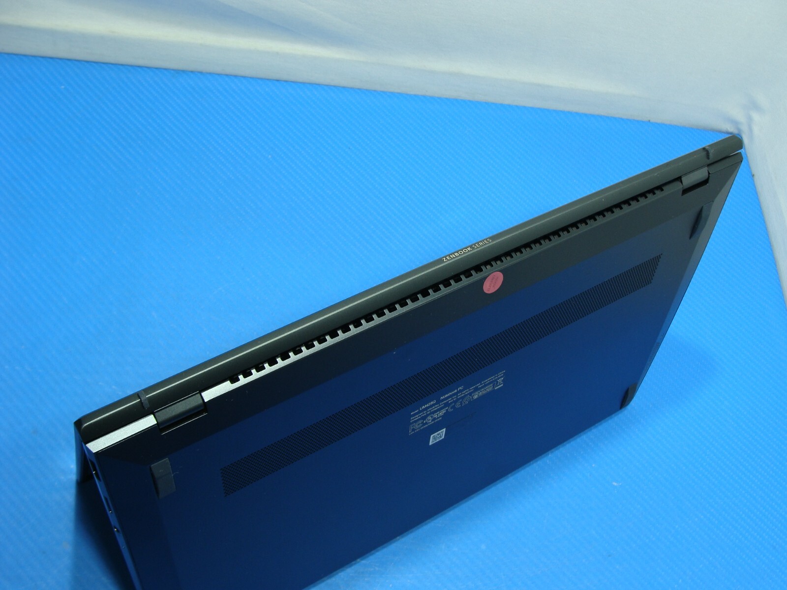 NEW! ASUS ZenBook 14 UM425QA-EH51 14″ AMD Ryzen 5 5600H 3.3GHz 8GB 512GB 1cycles